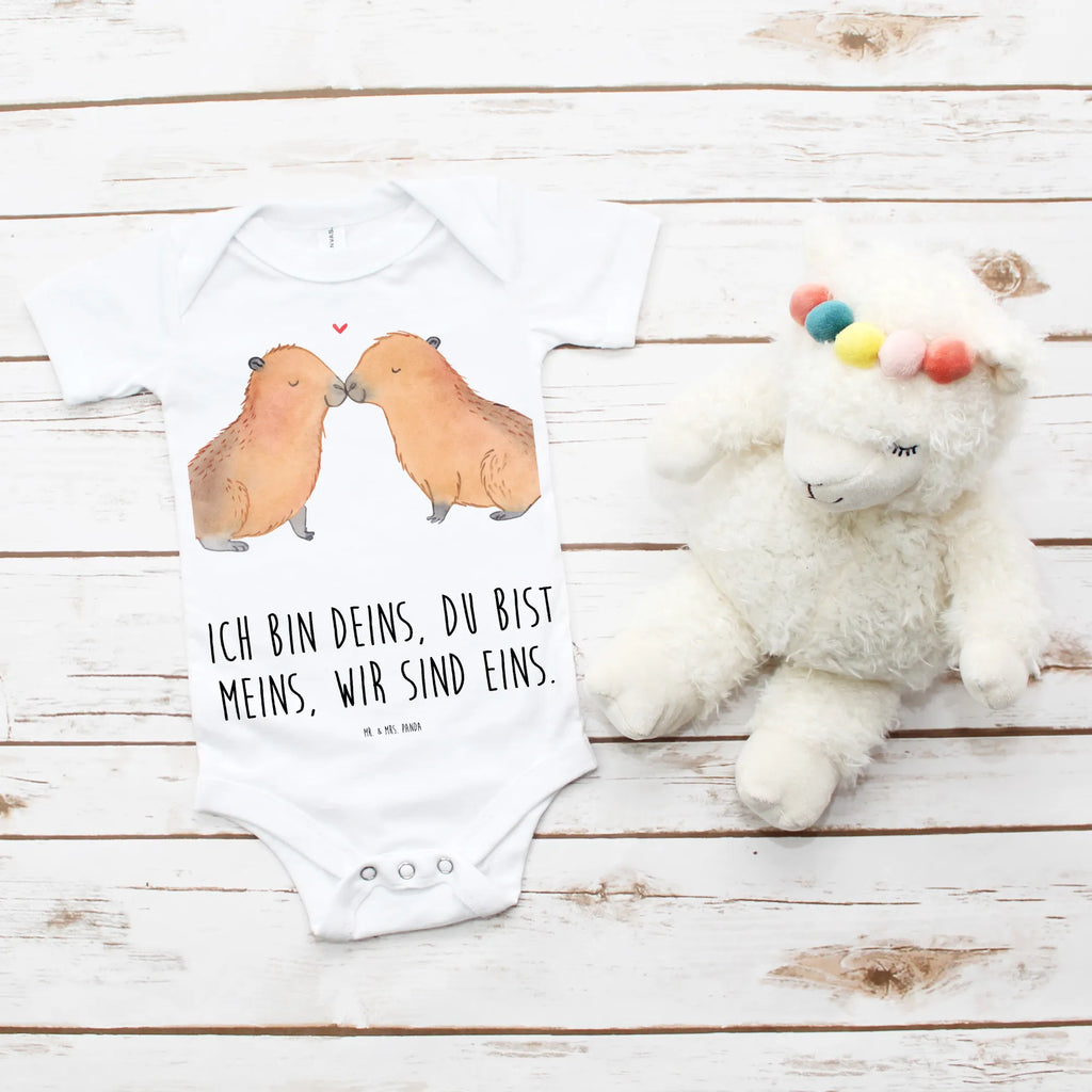 Baby Body Capybara Liebe Kurzarm-Strampler, Baby-Romper, Baby-Strampler, Wickelbody, Strampler, Baby Erstausstattung, Baby-Body, Babykleidung, Babystrampler, Baby-Overall, Baby-Kleidung, Tiermotive, Gute Laune, lustige Sprüche, Tiere, verliebt, Jahrestag, Verschmolzen, Partnertiere, Du bist meins, Liebesbeweis, Valentinstag, Kuschel Capybaras, Capybara, Tierliebe, Herzlich, Handgezeichnet, Liebesspruch, Romantisches Geschenk, Geschenkidee, Beziehung, Liebe, Paar, Ehejubiläum, Ich bin deins