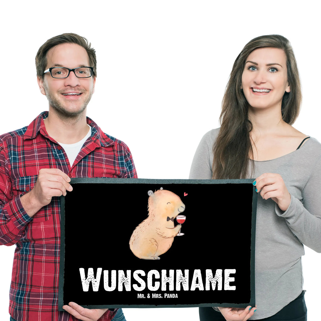 Personalized doormat Capybara wine Namensfussmatte, Fußmatte mit Namen, Türvorleger mit Namen, Türvorleger personalisiert, Haustürmatte personalisiert, Bedrucken, Fußmatte bedrucken, Personalisierte Fußmatte, Wunschnamen, Personalisieruung, Personalisiert, Tiermotive, Gute Laune, lustige Sprüche, Tiere, Capybara Zeichnung, Heiterer Capybara, Weinliebhaber Geschenk, Capybara Kunstwerk, Handgezeichnetes Capybara, Geschenk für Weinkenner, Panda Handzeichnung, Stilvolles Capybara, Capybara Weinflasche, Liebe zum Wein Spruch, Wein Spaßbild, Adrette Tiere, Weintrinkendes Nagetier