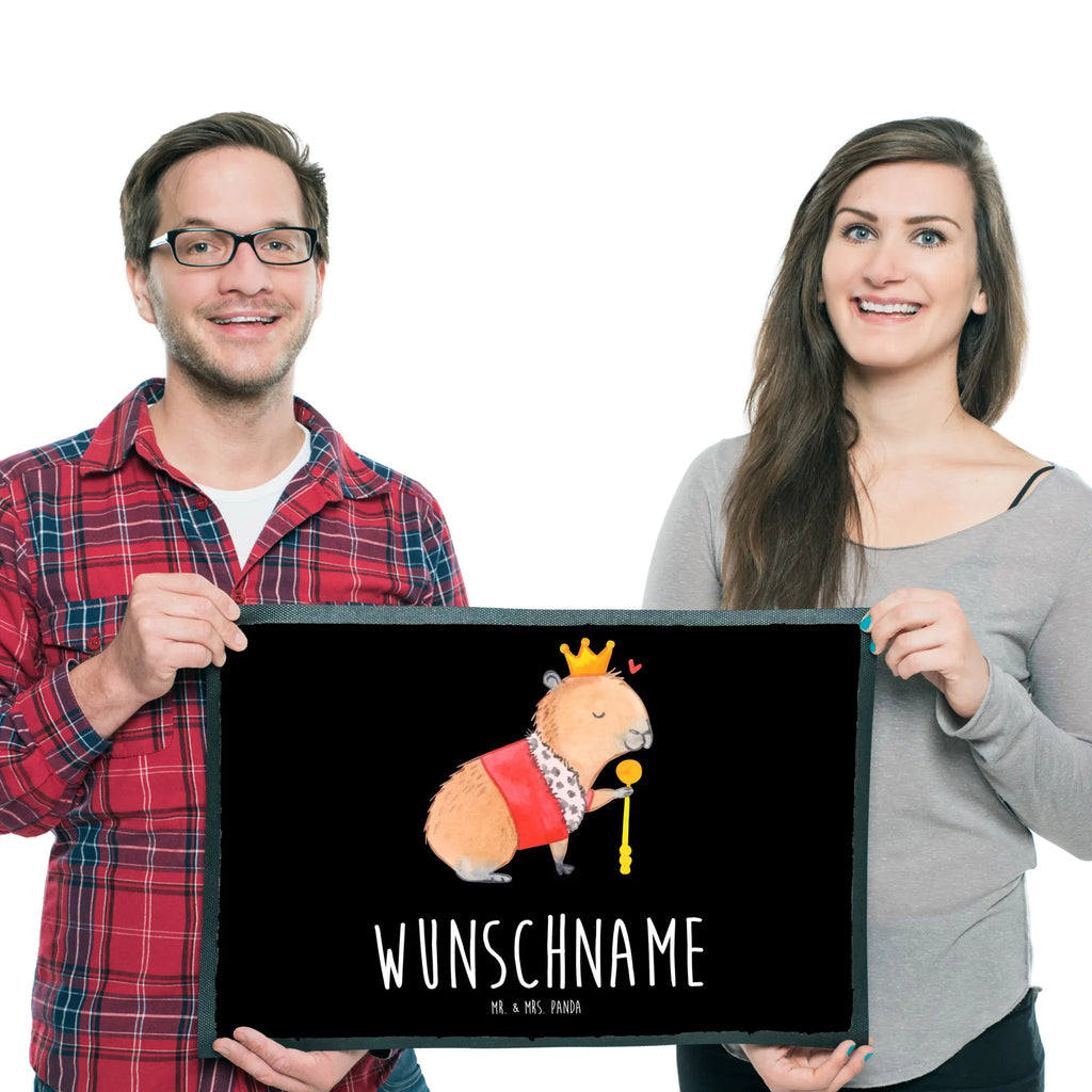 Personalisierte Fußmatte Capybara König Personalisierte Fußmatte, Wunschnamen, Fußmatte Bedrucken, Personalisierung, Bedrucken, Fußmatte mit Namen, Haustürmatte Personalisiert, Türvorleger mit Namen, Türvorleger Personalisiert, Namensfussmatte, Personalisiert, Gute Laune, Tiermotive, Tiere, Lustige Sprüche, König, Capybara