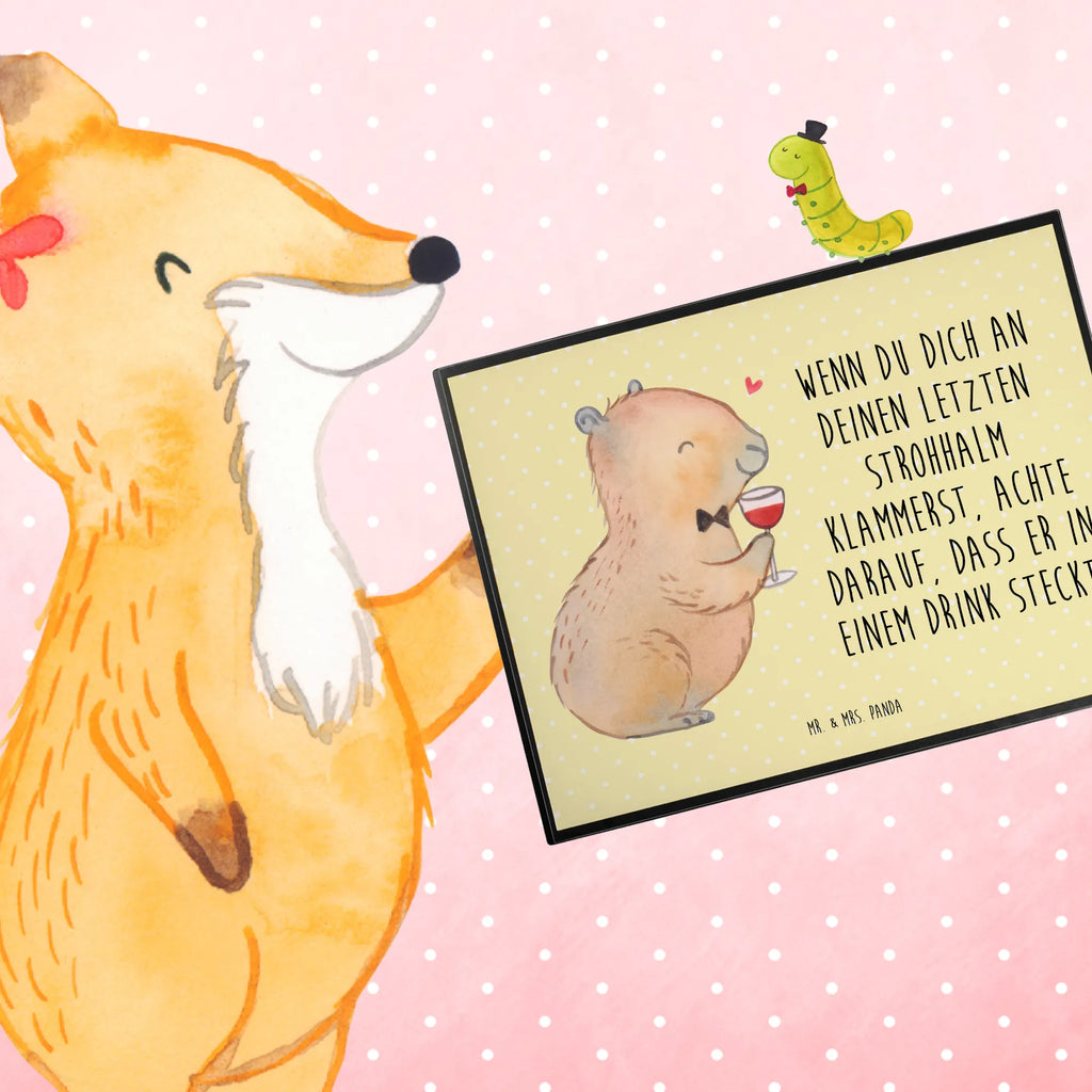 Schreibtischunterlage Capybara Wein Schreibtischauflage, Schreibunterlage, Bürobedarf, Schreibtischunterlage Groß, Büroartikel, Schreibwaren, Schreibtisch Unterlagen, Tiermotive, Gute Laune, lustige Sprüche, Tiere, Capybara Weinflasche, Liebe zum Wein Spruch, Panda Handzeichnung, Capybara Zeichnung, Weintrinkendes Nagetier, Weinliebhaber Geschenk, Capybara Kunstwerk, Adrette Tiere, Geschenk für Weinkenner, Handgezeichnetes Capybara, Wein Spaßbild, Stilvolles Capybara, Heiterer Capybara