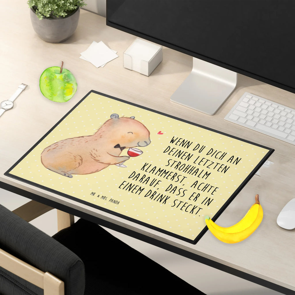 Schreibtischunterlage Capybara Wein Schreibtischauflage, Schreibunterlage, Bürobedarf, Schreibtischunterlage Groß, Büroartikel, Schreibwaren, Schreibtisch Unterlagen, Tiermotive, Gute Laune, lustige Sprüche, Tiere, Capybara Weinflasche, Liebe zum Wein Spruch, Panda Handzeichnung, Capybara Zeichnung, Weintrinkendes Nagetier, Weinliebhaber Geschenk, Capybara Kunstwerk, Adrette Tiere, Geschenk für Weinkenner, Handgezeichnetes Capybara, Wein Spaßbild, Stilvolles Capybara, Heiterer Capybara