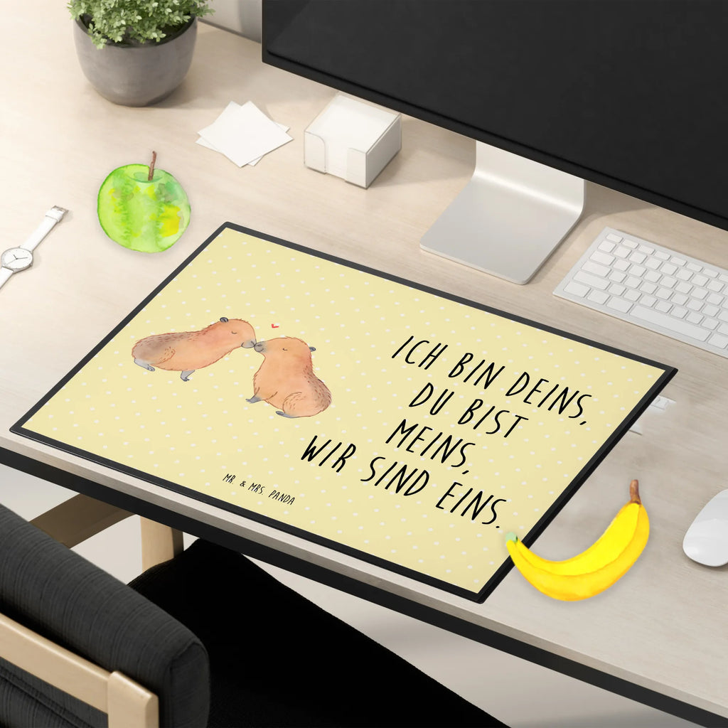 Schreibtischunterlage Capybara Liebe Schreibtischunterlage Groß, Schreibunterlage, Schreibtischauflage, Bürobedarf, Büroartikel, Schreibtisch Unterlagen, Schreibwaren, Tiermotive, Gute Laune, lustige Sprüche, Tiere, Liebesspruch, Liebe, Ehejubiläum, Valentinstag, Ich bin deins, Liebesbeweis, Verschmolzen, Du bist meins, Paar, Jahrestag, Romantisches Geschenk, Kuschel Capybaras, Tierliebe, verliebt, Capybara, Handgezeichnet, Beziehung, Geschenkidee, Herzlich, Partnertiere