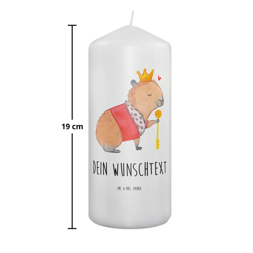 Personalisierte Kerze Capybara König Fair-Trade-Kerze Mit Namensgravur, Kerze Mit Namen, Votivkerze Mit Wunschname, Gedenkkerze Mit Namen, Laternenkerze Mit Namensdruck, Tischkerze Mit Namensdruck, Bio-Kerze Mit Wunschname, Blockkerze Mit Namensdruck, Tafelkerze Mit Wunschname, LED-Kerze Mit Wunschname, Handgegossene Kerze Mit Namen, Kerze Mit Prägung Und Wunschname, Kommunionkerze Mit Namen, Stabkerze Mit Gravur, Personalisierte Kerze, Glas-Kerze Mit Wunschname, Gastgeschenk Kerze Mit Namen, Taufekerze Mit Namensgravur, Gartenkerze Mit Namen, Duftkerze Mit Namen, Andachtskerze Mit Namensgravur, Stumpenkerze Mit Namensgravur, Grabkerze Mit Namensgravur, Firmungskerze Mit Wunschname, Teelicht Mit Namensdruck, Holz-Kerze Mit Namen, Weihnachtskerze Mit Namensgravur, Kerzen-Set Mit Namensgravur, Kerze Für Hochzeit Mit Namensgravur, Stearinkerze Mit Gravur, Kerze Mit Spruch Und Namen, Schwimmkerze Mit Namen, Handgemachte Kerze Mit Wunschname, Outdoor-Kerze Mit Namensgravur, Streukerze Mit Namensdruck, Bienenwachskerze Mit Wunschname, Metall-Kerze Mit Namensgravur, Osterkerze Mit Namen, Kerze Für Geburtstag Mit Wunschname, Trauerkerze Mit Namen, Adventskerze Mit Wunschname, Sojawachskerze Mit Namensdruck, Lustige Sprüche, Tiere, Tiermotive, Gute Laune, König, Capybara