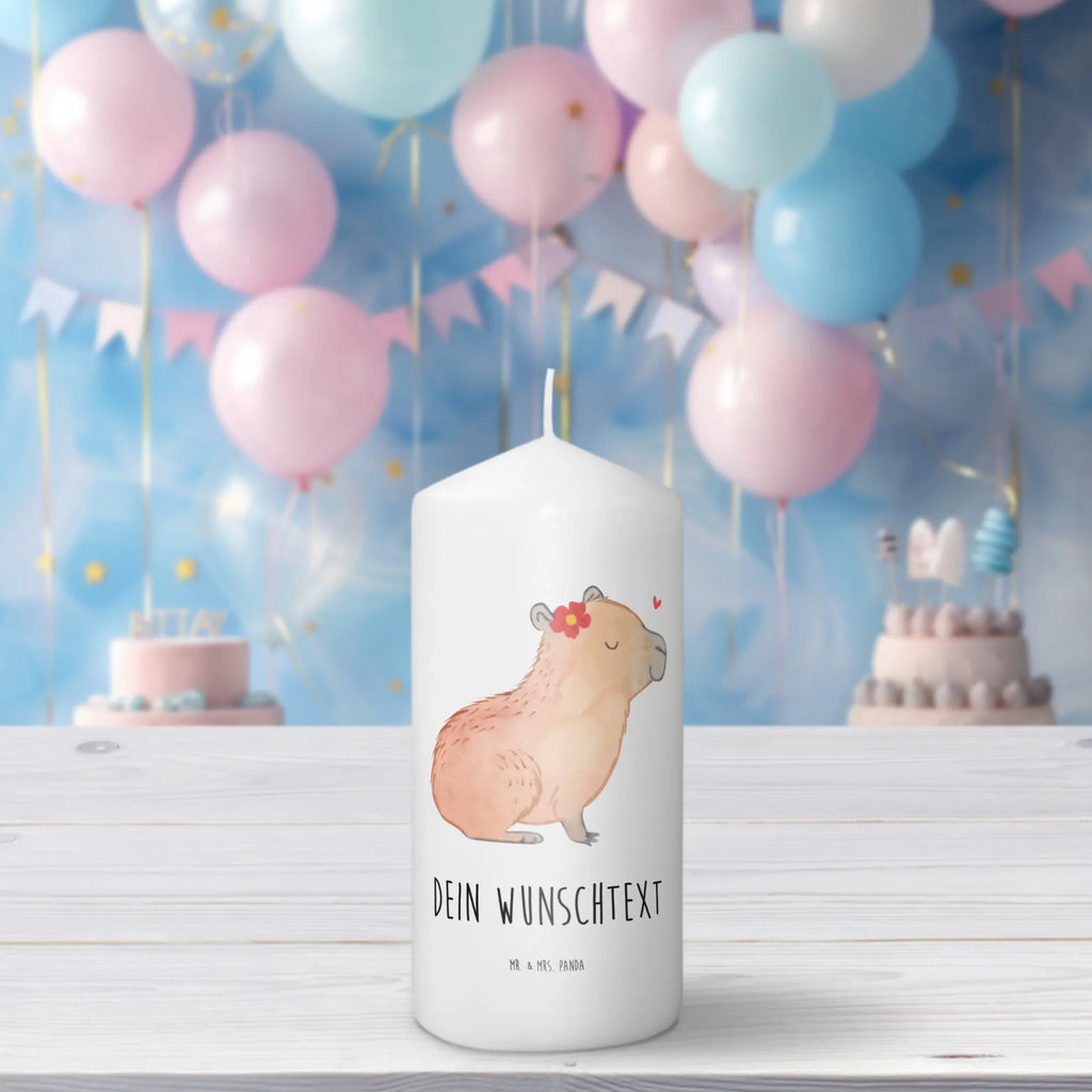 Personalisierte Kerze Capybara Blume Stearinkerze Mit Gravur, Gedenkkerze Mit Namen, Sojawachskerze Mit Namensdruck, Schwimmkerze Mit Namen, Trauerkerze Mit Namen, Weihnachtskerze Mit Namensgravur, Andachtskerze Mit Namensgravur, Holz-Kerze Mit Namen, Kerze Für Hochzeit Mit Namensgravur, Kerzen-Set Mit Namensgravur, Streukerze Mit Namensdruck, Kerze Mit Namen, Gastgeschenk Kerze Mit Namen, Glas-Kerze Mit Wunschname, Teelicht Mit Namensdruck, Bienenwachskerze Mit Wunschname, Grabkerze Mit Namensgravur, LED-Kerze Mit Wunschname, Duftkerze Mit Namen, Handgemachte Kerze Mit Wunschname, Personalisierte Kerze, Stabkerze Mit Gravur, Laternenkerze Mit Namensdruck, Fair-Trade-Kerze Mit Namensgravur, Osterkerze Mit Namen, Votivkerze Mit Wunschname, Tafelkerze Mit Wunschname, Taufekerze Mit Namensgravur, Blockkerze Mit Namensdruck, Outdoor-Kerze Mit Namensgravur, Gartenkerze Mit Namen, Metall-Kerze Mit Namensgravur, Kommunionkerze Mit Namen, Tischkerze Mit Namensdruck, Bio-Kerze Mit Wunschname, Stumpenkerze Mit Namensgravur, Kerze Für Geburtstag Mit Wunschname, Adventskerze Mit Wunschname, Firmungskerze Mit Wunschname, Handgegossene Kerze Mit Namen, Kerze Mit Prägung Und Wunschname, Kerze Mit Spruch Und Namen, Tiermotive, Gute Laune, lustige Sprüche, Tiere, Capybara