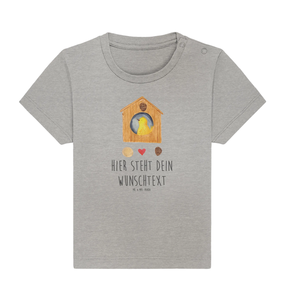 Spersonalizowana koszulka dla niemowląt ptak Dom Baby Shirt Weiß Mit Namen, Baby Shirt Unisex Mit Namen, Baby T-Shirt Mit Wunschnamen, Baby Bio Shirt Mit Namen, Baby Shirt Pastell Mit Namen, Baby Baumwollshirt Mit Wunschnamen, Baby Shirt Alltag Mit Namensdruck, Klassisches Baby Shirt Mit Wunschname, Baby Shirt Bunt Mit Wunschnamen, Baby Shirt Mit Aufdruck Und Namen, Baby Oberteil Mit Namensdruck, Baby Langarmshirt Mit Wunschnamen, Baby Jerseyshirt Mit Namen, Baby Shirt Mit Motiv Und Wunschname, Süßes Baby Shirt Mit Wunschnamen, Baby Shirt Gestreift Mit Namen, Baby Shirt Grau Mit Wunschname, Baby Shirt Junge Mit Namen, Baby Shirt Geschenk Mit Namen, Baby Shirt Mädchen Mit Wunschname, Baby Shirt Neutral Mit Namensdruck, Baby Pullover Mit Namensgravur, Baby Hemd Mit Wunschname, Personalisierter Baby-Shirt, Modernes Baby Shirt Mit Namen, Baby Shirt Mit Namen, Lustiges Baby Shirt Mit Namen, Baby Kurzarmshirt Mit Namen, Baby Sweatshirt Mit Namen, Baby Shirt Erstausstattung Mit Namen, Baby Top Mit Namen, Baby Shirt Zur Geburt Mit Wunschname, Tiermotive, Gute Laune, lustige Sprüche, Tiere, Zuhause, unser Haus, Home sweet home, Wohnung, Haus, Eigenheim, Nest, Vogel, Familie, Vögel, Vogelhaus, Lieblingsort, Vogelhäuschen, Castle