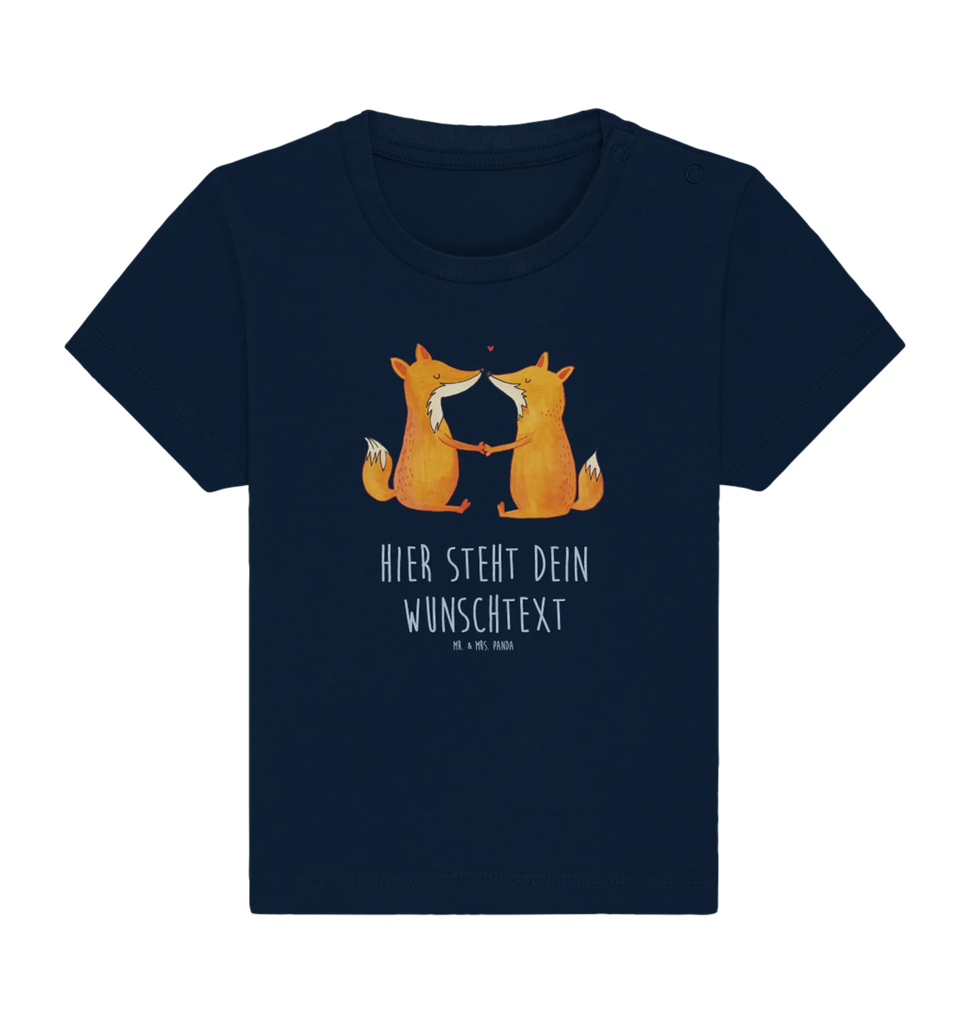 Personalisiertes Baby Shirt Füchse Liebe Baby Bio Shirt Mit Namen, Modernes Baby Shirt Mit Namen, Süßes Baby Shirt Mit Wunschnamen, Baby Shirt Alltag Mit Namensdruck, Baby Baumwollshirt Mit Wunschnamen, Baby Pullover Mit Namensgravur, Baby Kurzarmshirt Mit Namen, Baby Shirt Zur Geburt Mit Wunschname, Baby Shirt Bunt Mit Wunschnamen, Baby Jerseyshirt Mit Namen, Baby Sweatshirt Mit Namen, Baby T-Shirt Mit Wunschnamen, Baby Shirt Neutral Mit Namensdruck, Baby Shirt Grau Mit Wunschname, Baby Shirt Erstausstattung Mit Namen, Personalisierter Baby-Shirt, Baby Shirt Geschenk Mit Namen, Baby Shirt Pastell Mit Namen, Baby Top Mit Namen, Baby Shirt Mit Namen, Baby Shirt Mit Motiv Und Wunschname, Baby Shirt Junge Mit Namen, Klassisches Baby Shirt Mit Wunschname, Baby Hemd Mit Wunschname, Baby Oberteil Mit Namensdruck, Baby Langarmshirt Mit Wunschnamen, Lustiges Baby Shirt Mit Namen, Baby Shirt Weiß Mit Namen, Baby Shirt Mädchen Mit Wunschname, Baby Shirt Gestreift Mit Namen, Baby Shirt Mit Aufdruck Und Namen, Baby Shirt Unisex Mit Namen, Fuchs, Liebe, Partner, Ehemann, Liebesbeweis, Füchse, Ehefrau, Ehe, Verlobte, Fox, Freundin, Paar, Freund, Liebespaar