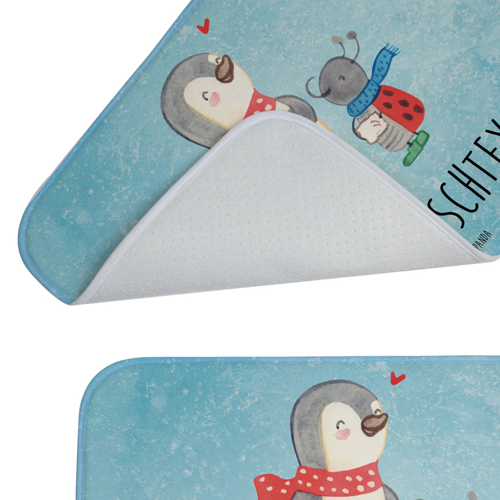 Personalisierte Badematte Smörle Winterzeit Saugfähiger Badvorleger Mit Wunschtext, Rutschfester Badvorleger Mit Namen, Badvorleger Nachhaltig Mit Namen, Duschvorleger Mit Namen, Badvorleger Mit Gravur, Badteppich Mit Wunschtext, Badezimmermatte Mit Wunschtext, Badvorleger Mit Namen, Runder Badvorleger Personalisiert, Badezimmerteppich Personalisiert, Badvorleger Mit Bestickung, Badgarnitur Mit Wunschtext, Badvorleger Gemustert Mit Wunschtext, Badvorleger Mit Wunschtext, Badvorleger Mikrofaser Personalisiert, Badläufer Mit Namen, Badezimmer Matte Mit Namen, Badvorleger Baumwolle Mit Namen, Badvorleger Gäste-WC Personalisiert, Rechteckiger Badvorleger Mit Namen, Badematte Rutschfest Mit Namen, Badvorleger Design Mit Gravur, Werbegeschenk mit Text, Badvorleger Modern Mit Namen, Badvorleger Groß Mit Wunschtext, Badvorleger Schwarz Mit Wunschtext, Webegeschenk mit Firmennamen, Badematten Set Personalisiert, Badvorleger Vintage Mit Namen, Badvorleger Klein Mit Namen, Weicher Badvorleger Mit Wunschtext, Badematte Mit Namen, Badvorleger Für Badewanne Mit Namen, Badvorleger Weiß Mit Namen, Badvorleger Mit Initialen, Badmatte Waschbar Mit Wunschtext, Personaliserter Badvorleger, Badvorleger Klassisch Mit Wunschtext, Waschbarer Badvorleger Mit Namen, Bad Fußmatte Personalisiert, Badvorleger Selbst Gestalten, Teppich Fürs Bad Mit Namen, Badvorleger Für Dusche Mit Wunschtext, Winter, Weihnachten, Weihnachtsdeko, Nikolaus, Advent, Heiligabend, Wintermotiv, Weihnachtszeit, Weihnachten Grüße, Weihnachtsgruß