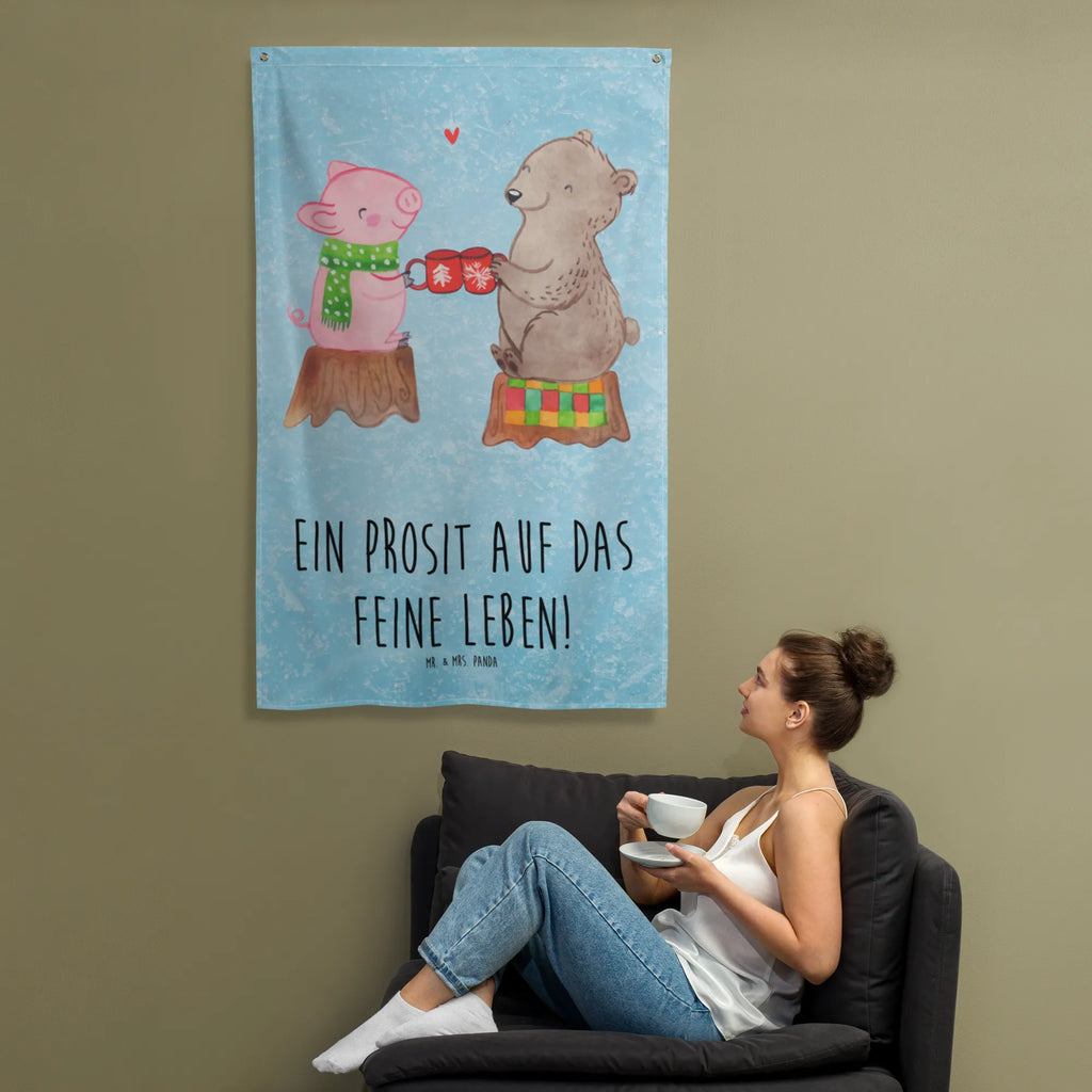 Wandteppich Glühschwein Sause Kinderzimmer Wanddeko, Wandteppich, Kinderzimmer, Wanddeko, Dekoration, Textil-Kunst, Boho, Kinderzimmer Deko, Schmuck-Wandbehang, Wand Deko, Tapestry, Tapisserie, Wandbild, Kinderzimmer Wand, Wandbehang, Wandtuch, Winter, Weihnachten, Weihnachtsdeko, Nikolaus, Advent, Heiligabend, Wintermotiv, Schwein, Bär, Weihnachtszeit, Prost, Alles Gute