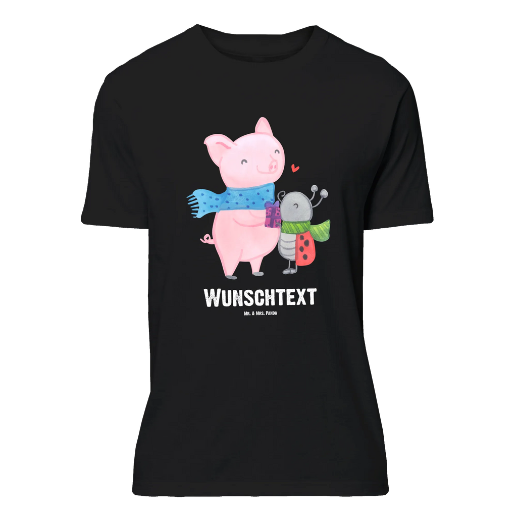 Personalised T-Shirt Glow Pig Snuggle T-Shirt mit Aufruck, T-Shirt mit Namen, T-Shirt Personalisiert, Nikolaus, Weihnachtsdeko, Weihnachten, Winter, Wintermotiv, Heiligabend, Advent, Marienkäfer in Winterkleidung, Glühwein Ist Köstlich Spruch, Handgezeichnetes Glühschwein, Süßer Marienkäfer Gibt Geschenk, Winterlicher Glühwein Spruch, Glühwein Liebhaber Geschenk, Kreatives Glühschwein Design, Herzliches Marienkäfer Motiv, Romantische Geschenkidee Glühwein, Smörle Der Stolze Marienkäfer