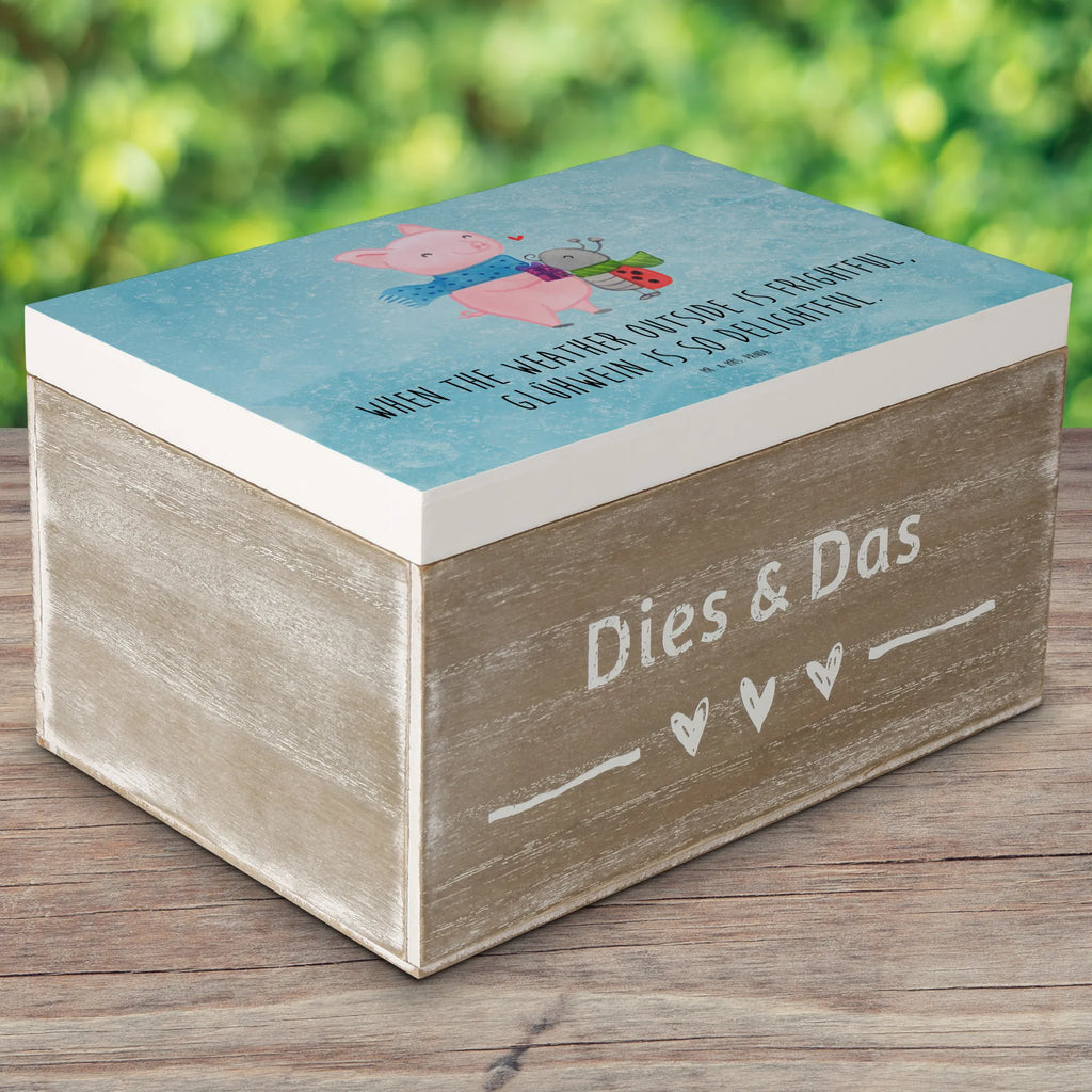 Holzkiste Glühschwein Smörle holzkästchen, Aufbewahrungsbox Holz, Holz Aufbewahrungsbox, Aufbewahrungsbox aus Holz, Holzboxen, holztruhen, Holzkisten, Holzbox, aufbewahrungskisten, Aufbewahrungskiste, kiste holz, Holztruhe, Holzkiste, aufbewahrungstruhe, aufbewahrungskiste mit deckel, holzschachtel, Box aus Holz, truhe holz, holzschatulle, Holzkiste mit Deckel, Schatulle, Aufbewahrungsbox, box holz, aufbewahrungsboxen, Holzbox mit Deckel, Weihnachtsdeko, Wintermotiv, Nikolaus, Heiligabend, Advent, Weihnachten, Winter, Winterlicher Glühwein Spruch, Romantische Geschenkidee Glühwein, Handgezeichnetes Glühschwein, Herzliches Marienkäfer Motiv, Marienkäfer in Winterkleidung, Kreatives Glühschwein Design, Smörle Der Stolze Marienkäfer, Süßer Marienkäfer Gibt Geschenk, Glühwein Liebhaber Geschenk, Glühwein Ist Köstlich Spruch