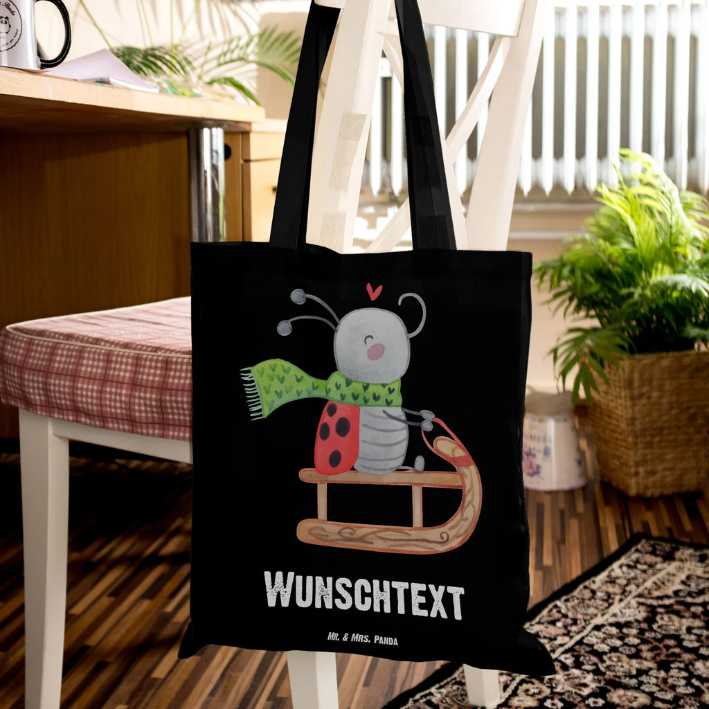 Personalisierte Tragetasche Smörle Rodeln Schultertasche, Stoffbeutel mit Namen, Umhängetasche, Personalisierte Tasche, Einkaufstasche mit Namen, Personalisierter Beutel, Strandtasche, Tragetasche mit Namen, Tüte, Personalisierte Beuteltasche, Personalisierte Jutetasche, Personalisierter Stoffbeutel, Personalisierter Jutebeutel, Shopper, Einkaufsbeutel, Personalisierte Kindergartentasche, Personalisierte Einkaufstasche, Weihnachten, Winter, Weihnachtsdeko, Nikolaus, Advent, Heiligabend, Wintermotiv, Marzipan, Schlittenfahren, Smörle