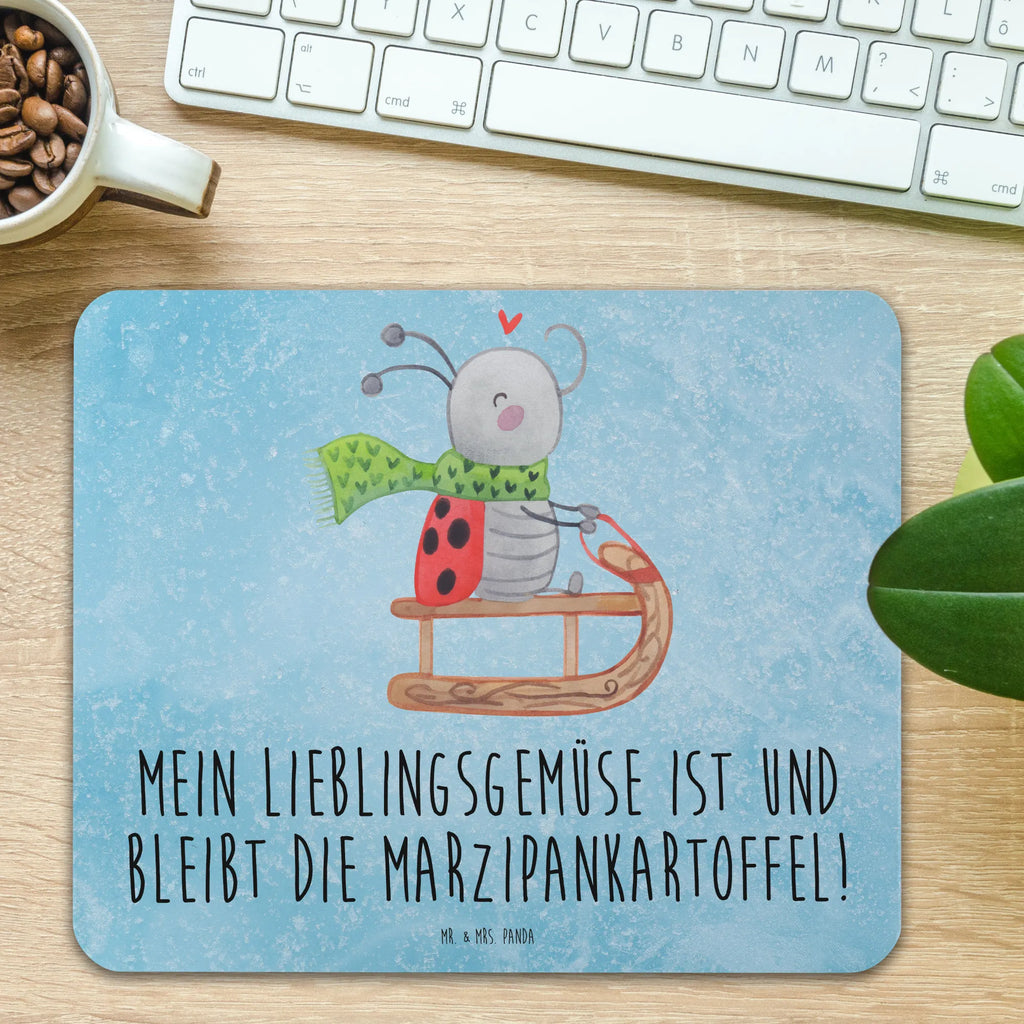 Mauspad Smörle Rodeln Mauspad Büro, Mousepad, PC Zubehör, Computer zubehör, Mausunterlage, Mauspad, Arbeitszimmer, Büroausstattung, Einzigartiges Mauspad, Designer Mauspad, Winter, Weihnachten, Weihnachtsdeko, Nikolaus, Advent, Heiligabend, Wintermotiv, Schlittenfahren, Smörle, Marzipan