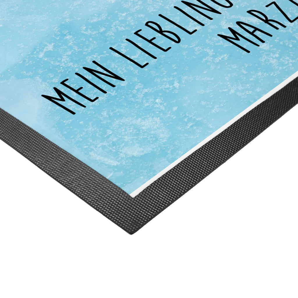 Doormat Smörle sledding fußmatte, sauberlaufmatten, Schmutzmatte, schmutzfangmatten, Schmutzfangteppich, Eingangsmatte, Haustürmatte, Eingangsteppich, außenmatte, Fußabstreifer, flurmatte, Schmutzfangmatte, Abtretmatte, hausmatte, Fußabtreter, matte haustür, Sauberlaufmatte, Schmutzfänger, Türvorleger, Schuhabstreifer, Fussmatte, Fußmatten, abstreifer, Türmatte, türmatten, Abtreter, Weihnachten, Winter, Weihnachtsdeko, Nikolaus, Advent, Heiligabend, Wintermotiv, Schlittenfahren, Marzipan, Smörle