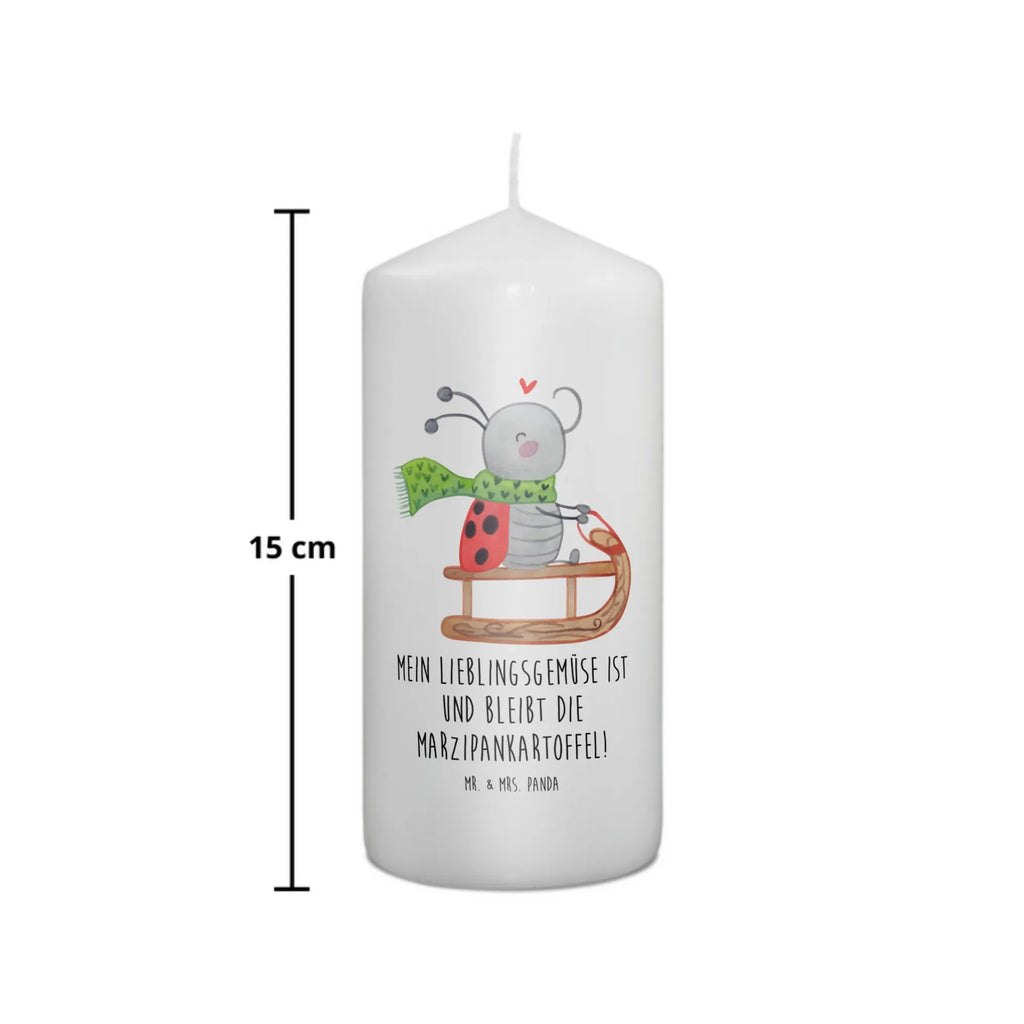 Kerze Smörle Rodeln Kerze, Taufkerze, Kommunionskerze, Geburtstagskerze, Geschenk Kerze, Taufgeschenk Kerze, Kerze mit Druck, Besondere Kerze, Geschenkidee Kerze, Kerze für Kommunion, Geburtstag Kerze, Kommunion Kerze, Winter, Weihnachten, Weihnachtsdeko, Nikolaus, Advent, Heiligabend, Wintermotiv, Schlittenfahren, Smörle, Marzipan