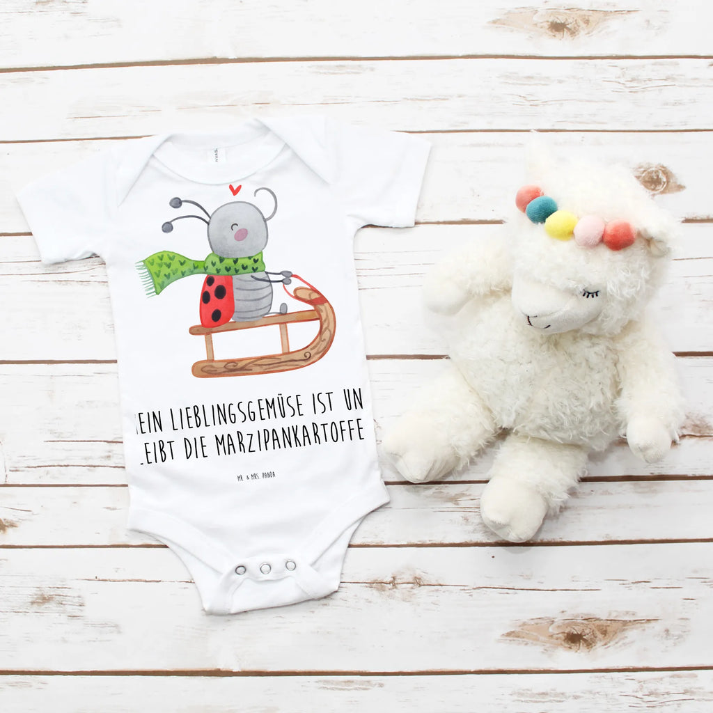 Baby Body Smörle Rodeln Wickelbody, Baby-Body, Baby-Kleidung, Babykleidung, Babystrampler, Strampler, Baby-Overall, Baby-Romper, Kurzarm-Strampler, Baby-Strampler, Baby Erstausstattung, Winter, Weihnachten, Weihnachtsdeko, Nikolaus, Advent, Heiligabend, Wintermotiv, Schlittenfahren, Smörle, Marzipan