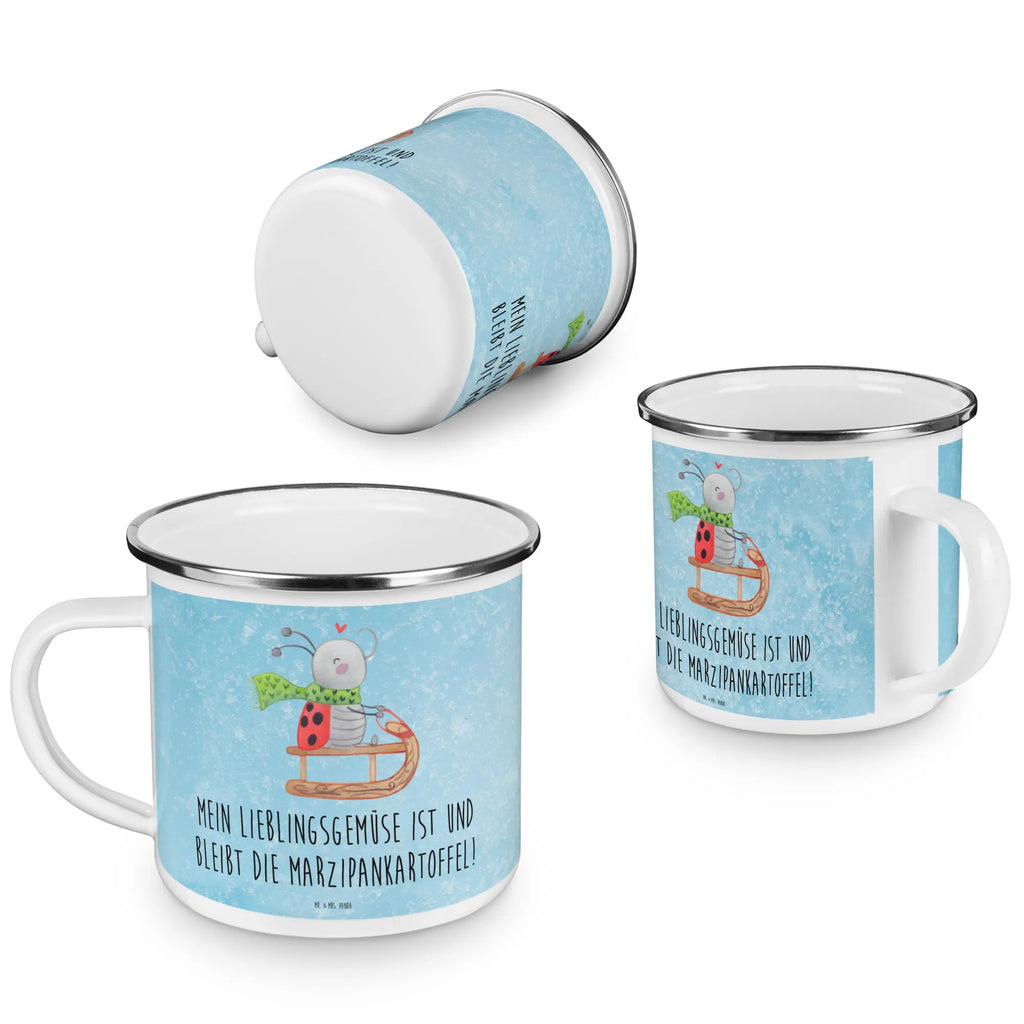 Kempingowy kubek emaliowany Smörle jazda na sankach emaillebecher, Tasse Emaille, Emaille Becher, wanderbecher, wandertasse, Pott, Kaffeetasse, becher emaille, Teetasse, Tasse, Emaille Tasse, Campingtasse, Reisebecher, Kaffeebecher, metallbecher, Trinkbecher, Teebecher, Blechtasse, Campingbecher, Emailletasse, Becher, blechbecher, reisetasse, Metalltasse, Weihnachten, Winter, Weihnachtsdeko, Nikolaus, Advent, Heiligabend, Wintermotiv, Schlittenfahren, Marzipan, Smörle