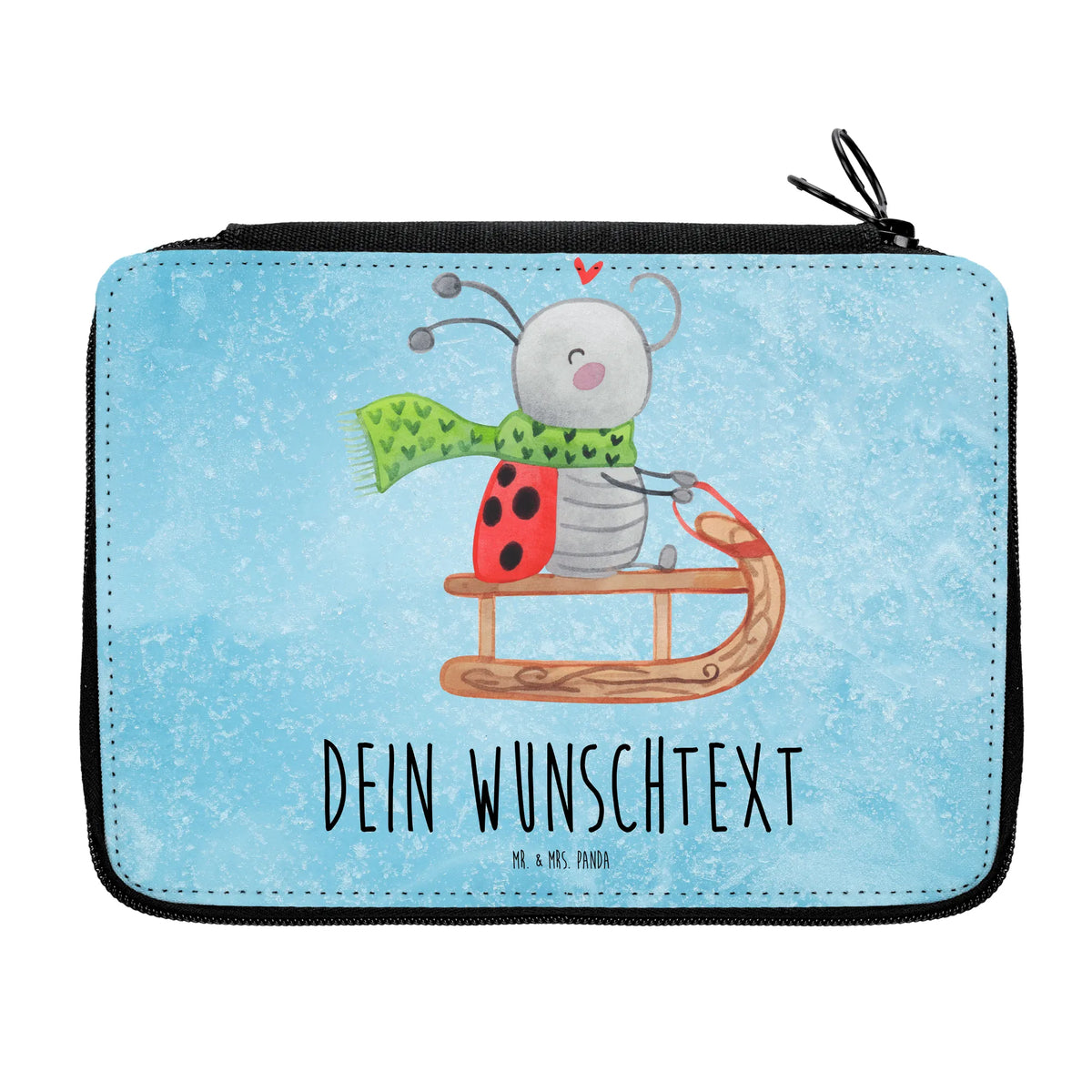 Personalisierte Federmappe Smörle Rodeln Federmäppchen mit Wunschname, Federmappe personalisiert, Personalisierte Stifterolle, PersonalisierteS Federmäppchen, Etui mit Namen, Mäppchen mit Text, Mäppchen mit Wunschname, Stifteetui personalisiert, Personalisierte Stiftebox, Schlampermäppchen mit Namen, Personalisiertes Schlampermäppchen, Federmappe mit Namen, Stifterolle mit Namen, Schulmäppchen mit Namen, Stiftebox mit Namen, Federmappe mit Wunschname, Faulenzer personalisiert, Personalisierte Federtasche, Mäppchen mit Namen, Schlampermäppchen personalisiert, Federmäppchen mit Namen, Personalisierte Stiftetasche, Federmäppchen personalisiert, Federtasche mit Namen, Personalisierte Federmappe, Federtasche personalisiert, Mäppchen personalisiert, Personalisiertes Schulmäppchen, Stiftemappe mit Namen, Schulmäppchen personalisiert, Faulenzer mit Namen, PersonalisierteS Stifte Etui, Personalisiertes Mäppchen, Etui personalisiert, Weihnachten, Winter, Weihnachtsdeko, Nikolaus, Advent, Heiligabend, Wintermotiv, Schlittenfahren, Marzipan, Smörle