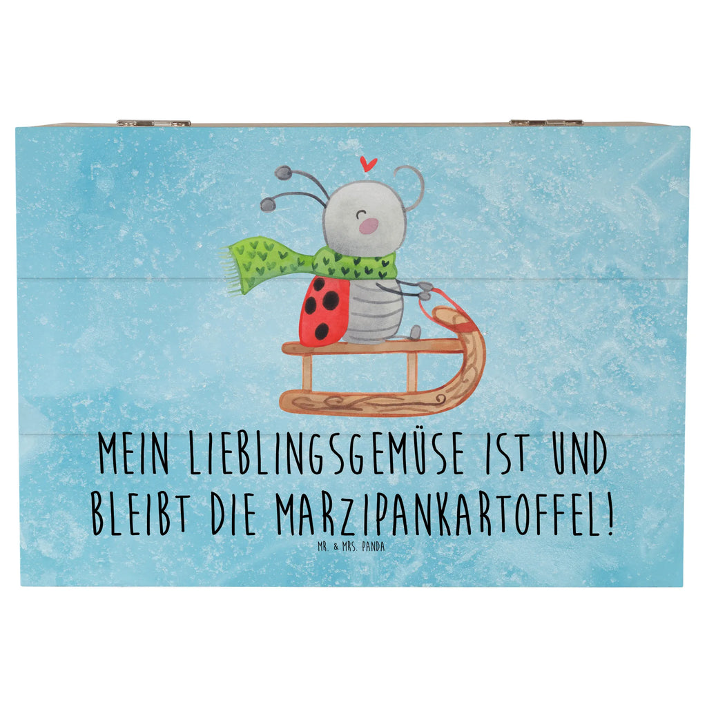 Holzkiste Smörle Rodeln box holz, aufbewahrungskiste mit deckel, aufbewahrungsboxen, Holzkiste mit Deckel, Holz Aufbewahrungsbox, truhe holz, holzschatulle, Holzkiste, Aufbewahrungsbox, Holztruhe, Aufbewahrungsbox aus Holz, aufbewahrungskisten, Schatulle, Holzboxen, aufbewahrungstruhe, Aufbewahrungsbox Holz, Holzbox, holzschachtel, Box aus Holz, kiste holz, holzkästchen, Holzkisten, Aufbewahrungskiste, holztruhen, Holzbox mit Deckel, Weihnachten, Nikolaus, Advent, Wintermotiv, Heiligabend, Winter, Weihnachtsdeko, Schlittenfahren, Marzipan, Smörle