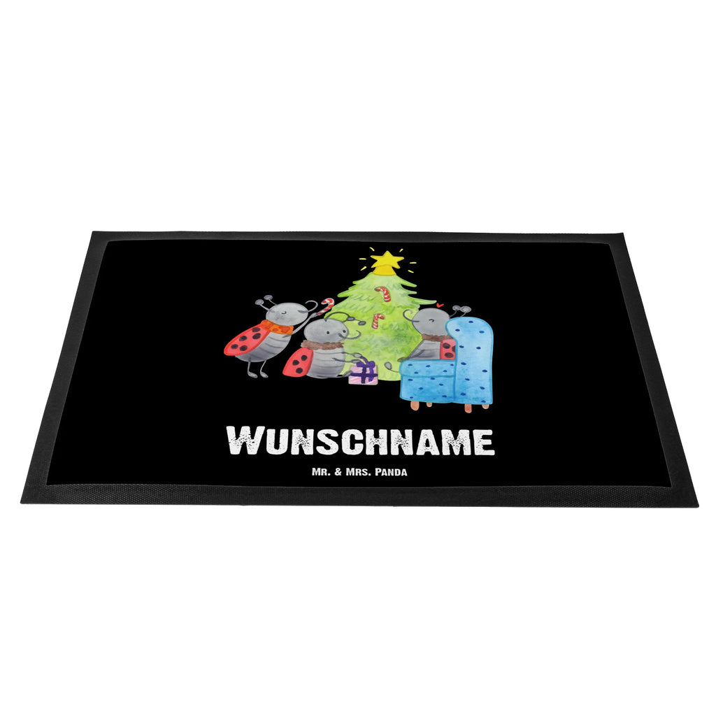 Personalisierte Fußmatte Weihnachten Smörle Personalisierte Fußmatte, Türvorleger personalisiert, Türvorleger mit Namen, Fußmatte bedrucken, Haustürmatte personalisiert, Personalisieruung, Personalisiert, Namensfussmatte, Fußmatte mit Namen, Bedrucken, Wunschnamen, Winter, Weihnachten, Weihnachtsdeko, Nikolaus, Advent, Heiligabend, Wintermotiv, Geschenk, Weihnachtsbaum, Pfefferminzstange, Tannennadeln
