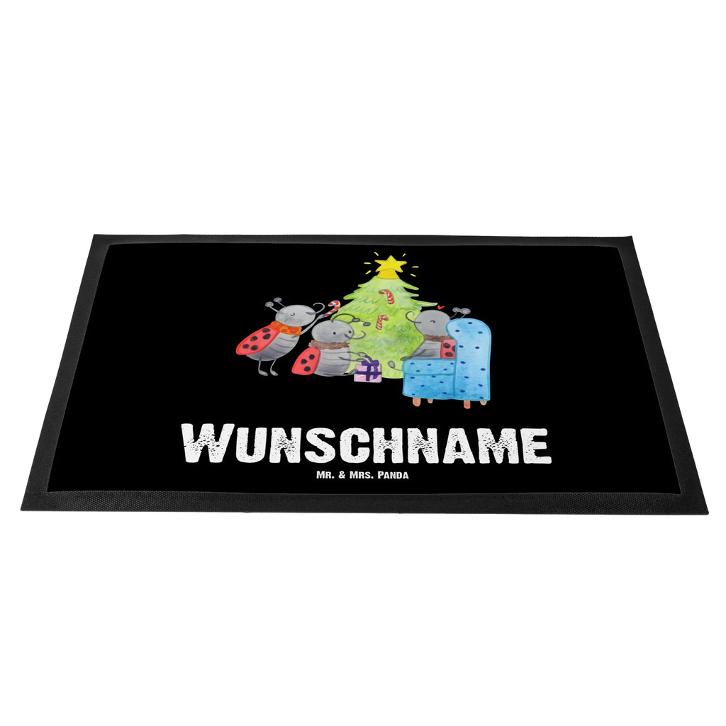 Personalisierte Fußmatte Weihnachten Smörle Personalisierte Fußmatte, Türvorleger personalisiert, Türvorleger mit Namen, Fußmatte bedrucken, Haustürmatte personalisiert, Personalisieruung, Personalisiert, Namensfussmatte, Fußmatte mit Namen, Bedrucken, Wunschnamen, Winter, Weihnachten, Weihnachtsdeko, Nikolaus, Advent, Heiligabend, Wintermotiv, Geschenk, Weihnachtsbaum, Pfefferminzstange, Tannennadeln