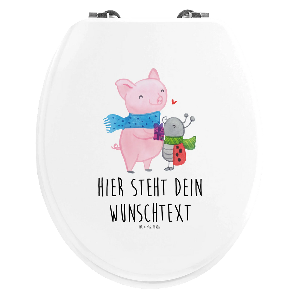 Personalisierter WC Sitz Motiv Glühschwein Smörle Personalisierte Klobrille, Personalisierter Klodeckel, Personalisierter Toilettendeckel, Personalisierter WC-Sitz, Toilettendeckel mit Namen, WC Sitz mit Namen, Winter, Weihnachten, Weihnachtsdeko, Nikolaus, Advent, Heiligabend, Wintermotiv, Handgezeichnetes Glühschwein, Kreatives Glühschwein Design, Winterlicher Glühwein Spruch, Glühwein Liebhaber Geschenk, Herzliches Marienkäfer Motiv, Marienkäfer in Winterkleidung, Glühwein ist köstlich Spruch, Smörle der stolze Marienkäfer, Süßer Marienkäfer gibt Geschenk, Romantische Geschenkidee Glühwein