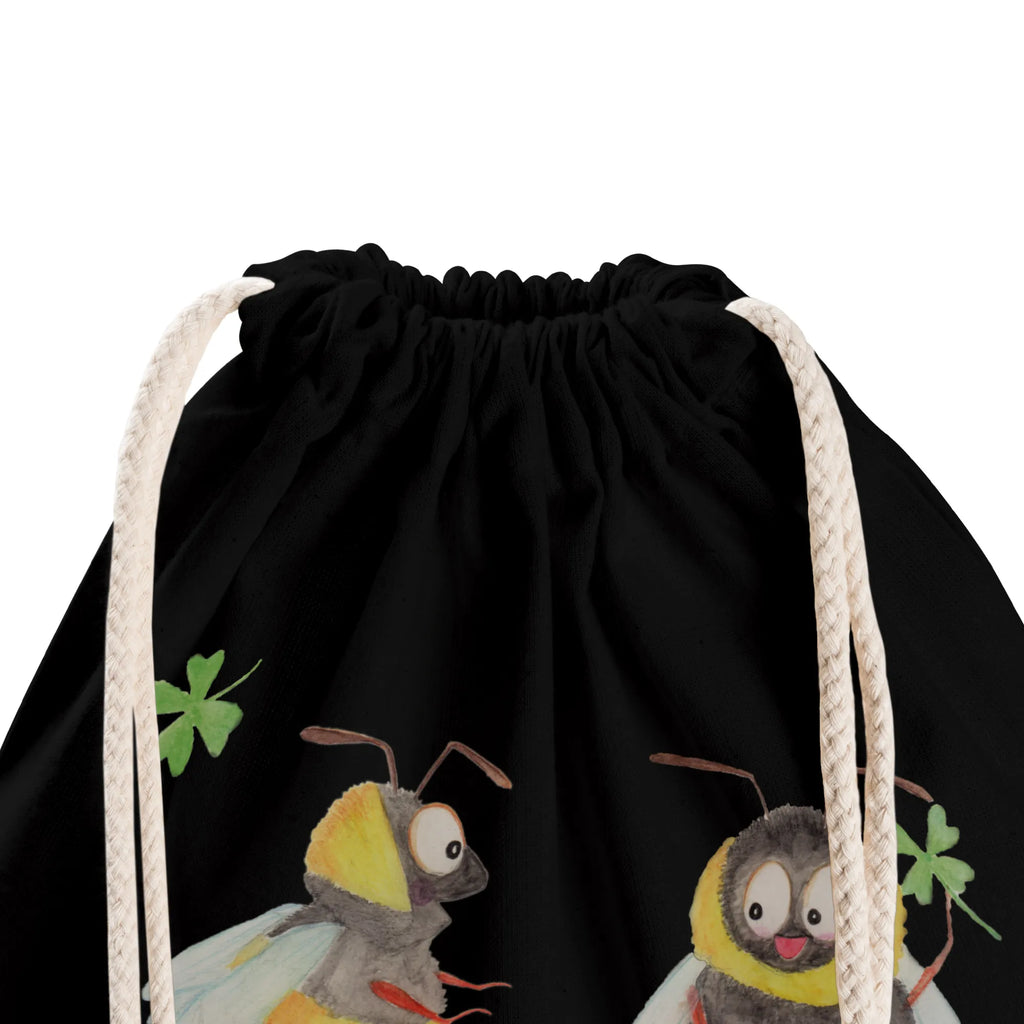 Personalisierter Sportbeutel Hummeln Kleeblatt Turnbeutel Kita Mit Namen, Bunter Sportbeutel Mit Namen, Sportbeutel Mit Liebevollem Spruch, Kleiner Sportbeutel Mit Namen, Baumwoll Sportbeutel Personalisiert, Schwarzer Sportbeutel Personalisiert, Turnbeutel Kindergarten Mit Wunschtext, Sportbeutel Bedruckt Mit Wunschtext, Personalisierter Sportbeutel, Sportbeutel Jungen Personalisiert, Leichter Sportbeutel Mit Namen, Öko Sportbeutel Mit Wunschtext, Sportbeutel Kinder Mit Namen, Großer Sportbeutel Mit Wunschtext, Gymbag Mit Wunschtext, Sportrucksack Mit Namen, Turnbeutel Mit Namen, Sportbeutel Mit Namen, Sportbeutel Schule Personalisiert, Sportbeutel Für Herren Mit Wunschtext, Sportbeutel Mit Aufdruck, Sportbeutel Geschenk Mit Namen, Faltbarer Sportbeutel Mit Text, Sportbeutel Mit Initialen, Turnbeutel Personalisiert Mit Namen, Sportbeutel Mit Spruch, Sportbeutel Für Damen Mit Namen, Sportbeutel Mit Wunschtext, Turnbeutel Mit Wunschtext, Sportbeutel Mädchen Mit Wunschtext, Waschbarer Sportbeutel Mit Wunschtext, Sportbeutel Selbst Gestalten, Sportbeutel Personalisiert, Tiermotive, Gute Laune, lustige Sprüche, Tiere, glücklich sein, Biene, Biene Deko, Spruch fröhlich, glücklich werden, Spruch schön, Spruch positiv, Hummel