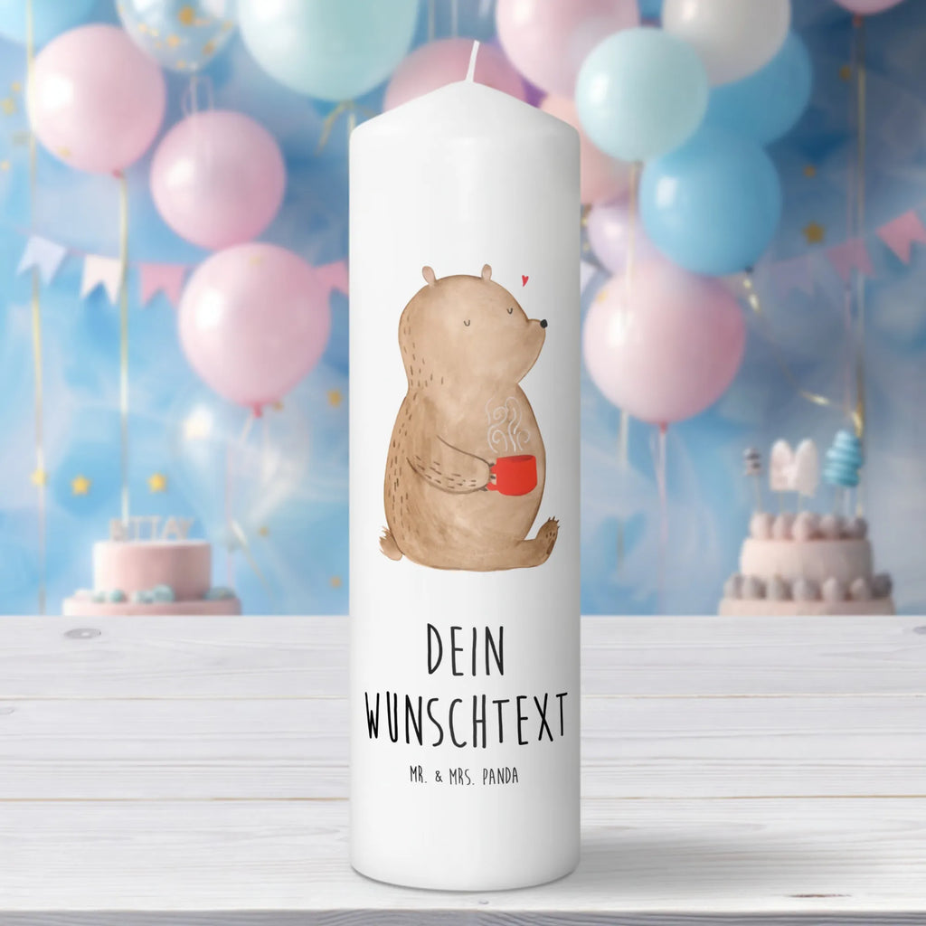 Personalisierte Kerze Bär Morgenkaffee Stumpenkerze Mit Namensgravur, Laternenkerze Mit Namensdruck, Kerze Mit Prägung Und Wunschname, Kerzen-Set Mit Namensgravur, Kerze Für Geburtstag Mit Wunschname, Kerze Für Hochzeit Mit Namensgravur, Duftkerze Mit Namen, Teelicht Mit Namensdruck, Personalisierte Kerze, Grabkerze Mit Namensgravur, Fair-Trade-Kerze Mit Namensgravur, Metall-Kerze Mit Namensgravur, Votivkerze Mit Wunschname, Streukerze Mit Namensdruck, Kerze Mit Namen, Andachtskerze Mit Namensgravur, Kommunionkerze Mit Namen, Osterkerze Mit Namen, Firmungskerze Mit Wunschname, Schwimmkerze Mit Namen, Stearinkerze Mit Gravur, Bienenwachskerze Mit Wunschname, Bio-Kerze Mit Wunschname, Adventskerze Mit Wunschname, LED-Kerze Mit Wunschname, Trauerkerze Mit Namen, Kerze Mit Spruch Und Namen, Gedenkkerze Mit Namen, Stabkerze Mit Gravur, Holz-Kerze Mit Namen, Handgemachte Kerze Mit Wunschname, Weihnachtskerze Mit Namensgravur, Gartenkerze Mit Namen, Glas-Kerze Mit Wunschname, Sojawachskerze Mit Namensdruck, Tafelkerze Mit Wunschname, Gastgeschenk Kerze Mit Namen, Tischkerze Mit Namensdruck, Taufekerze Mit Namensgravur, Handgegossene Kerze Mit Namen, Blockkerze Mit Namensdruck, Outdoor-Kerze Mit Namensgravur, Liebe, Partner, Freund, Freundin, Ehemann, Ehefrau, Heiraten, Verlobung, Heiratsantrag, Liebesgeschenk, Jahrestag, Hocheitstag, Valentinstag, Geschenk für Partner, Mitbringsel, für Ehemann, für Männer, Geschenk für Frauen, Liebesbeweis, Geschenk für Freundin, Hochzeitstag