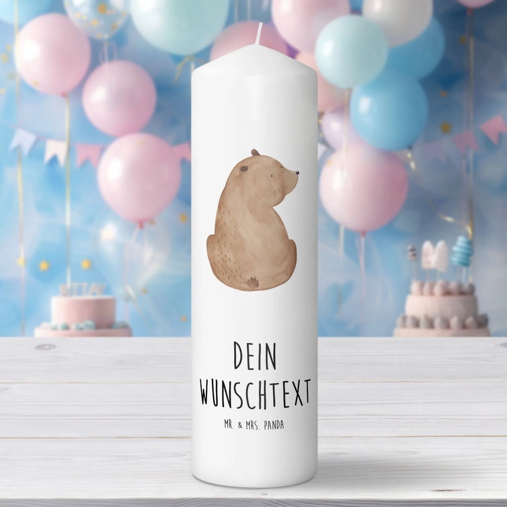 Personalizowana świeca niedźwiedź spojrzenie przez ramię Stumpenkerze Mit Namensgravur, Trauerkerze Mit Namen, Handgegossene Kerze Mit Namen, Firmungskerze Mit Wunschname, Kerze Mit Spruch Und Namen, Votivkerze Mit Wunschname, Andachtskerze Mit Namensgravur, Kommunionkerze Mit Namen, Taufekerze Mit Namensgravur, Kerze Für Geburtstag Mit Wunschname, Kerze Für Hochzeit Mit Namensgravur, Stearinkerze Mit Gravur, Handgemachte Kerze Mit Wunschname, Stabkerze Mit Gravur, Outdoor-Kerze Mit Namensgravur, Laternenkerze Mit Namensdruck, Osterkerze Mit Namen, Metall-Kerze Mit Namensgravur, Blockkerze Mit Namensdruck, Kerzen-Set Mit Namensgravur, Schwimmkerze Mit Namen, Kerze Mit Namen, Streukerze Mit Namensdruck, Bio-Kerze Mit Wunschname, Weihnachtskerze Mit Namensgravur, Personalisierte Kerze, Fair-Trade-Kerze Mit Namensgravur, Sojawachskerze Mit Namensdruck, Duftkerze Mit Namen, Adventskerze Mit Wunschname, Kerze Mit Prägung Und Wunschname, Tischkerze Mit Namensdruck, Glas-Kerze Mit Wunschname, Holz-Kerze Mit Namen, Gastgeschenk Kerze Mit Namen, Gartenkerze Mit Namen, Teelicht Mit Namensdruck, Grabkerze Mit Namensgravur, Tafelkerze Mit Wunschname, Gedenkkerze Mit Namen, Bienenwachskerze Mit Wunschname, LED-Kerze Mit Wunschname, Teddy, Bär, Teddybär, Weltansicht, Selbstachtung, Weisheit, Bären, Motivation, Bärenliebe