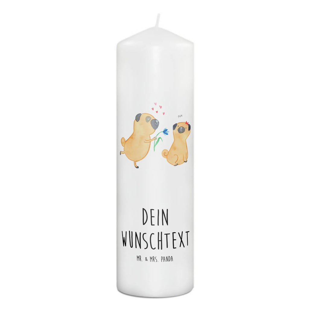 Personalisierte Kerze Mops verliebt Kerze Für Hochzeit Mit Namensgravur, Outdoor-Kerze Mit Namensgravur, Adventskerze Mit Wunschname, Kerze Mit Prägung Und Wunschname, Teelicht Mit Namensdruck, Duftkerze Mit Namen, Kerze Für Geburtstag Mit Wunschname, Tischkerze Mit Namensdruck, Grabkerze Mit Namensgravur, Bio-Kerze Mit Wunschname, Osterkerze Mit Namen, Gartenkerze Mit Namen, Laternenkerze Mit Namensdruck, Schwimmkerze Mit Namen, Votivkerze Mit Wunschname, Kerze Mit Spruch Und Namen, Gedenkkerze Mit Namen, Fair-Trade-Kerze Mit Namensgravur, Stumpenkerze Mit Namensgravur, Glas-Kerze Mit Wunschname, Handgegossene Kerze Mit Namen, Kerzen-Set Mit Namensgravur, Kerze Mit Namen, Handgemachte Kerze Mit Wunschname, Streukerze Mit Namensdruck, LED-Kerze Mit Wunschname, Andachtskerze Mit Namensgravur, Personalisierte Kerze, Bienenwachskerze Mit Wunschname, Sojawachskerze Mit Namensdruck, Weihnachtskerze Mit Namensgravur, Stearinkerze Mit Gravur, Trauerkerze Mit Namen, Taufekerze Mit Namensgravur, Tafelkerze Mit Wunschname, Metall-Kerze Mit Namensgravur, Gastgeschenk Kerze Mit Namen, Firmungskerze Mit Wunschname, Holz-Kerze Mit Namen, Kommunionkerze Mit Namen, Stabkerze Mit Gravur, Blockkerze Mit Namensdruck, Sprüche, Hund, Hunderasse, Hundebesitzer, Hundemotiv, Haustier, Tierliebhaber, Partner, Hundeliebe, Verliebt, Mops, Möpse, Liebesspruch. Verlobt, Geschenk Freund, Liebe