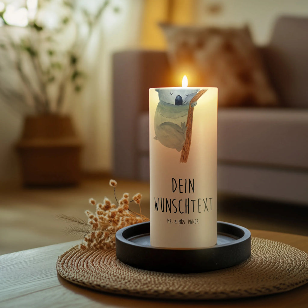 Personalised candle koala Bienenwachskerze Mit Wunschname, Osterkerze Mit Namen, Taufekerze Mit Namensgravur, LED-Kerze Mit Wunschname, Kerze Für Geburtstag Mit Wunschname, Glas-Kerze Mit Wunschname, Kommunionkerze Mit Namen, Gastgeschenk Kerze Mit Namen, Duftkerze Mit Namen, Teelicht Mit Namensdruck, Kerze Mit Spruch Und Namen, Adventskerze Mit Wunschname, Andachtskerze Mit Namensgravur, Weihnachtskerze Mit Namensgravur, Laternenkerze Mit Namensdruck, Blockkerze Mit Namensdruck, Tischkerze Mit Namensdruck, Personalisierte Kerze, Metall-Kerze Mit Namensgravur, Schwimmkerze Mit Namen, Kerzen-Set Mit Namensgravur, Handgemachte Kerze Mit Wunschname, Stabkerze Mit Gravur, Kerze Mit Namen, Firmungskerze Mit Wunschname, Bio-Kerze Mit Wunschname, Gartenkerze Mit Namen, Kerze Für Hochzeit Mit Namensgravur, Tafelkerze Mit Wunschname, Grabkerze Mit Namensgravur, Votivkerze Mit Wunschname, Fair-Trade-Kerze Mit Namensgravur, Holz-Kerze Mit Namen, Kerze Mit Prägung Und Wunschname, Trauerkerze Mit Namen, Handgegossene Kerze Mit Namen, Gedenkkerze Mit Namen, Stumpenkerze Mit Namensgravur, Sojawachskerze Mit Namensdruck, Stearinkerze Mit Gravur, Streukerze Mit Namensdruck, Outdoor-Kerze Mit Namensgravur, Lustige Sprüche, Tiere, Tiermotive, Gute Laune, Schlafzimmer, Koala, Traumland, Traum, Träumen, Bär, schlafen, Koalabär