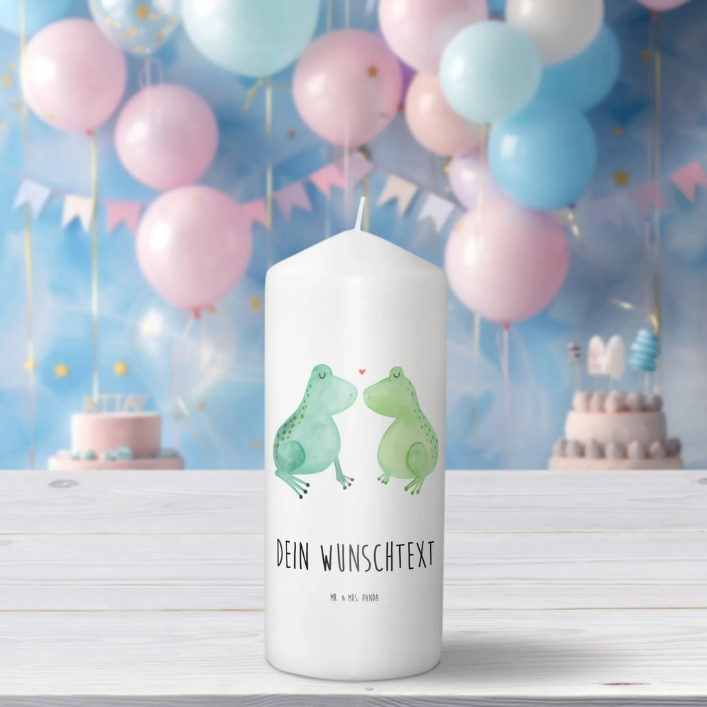 Personalised candle Frogs in love Bio-Kerze Mit Wunschname, Stearinkerze Mit Gravur, Streukerze Mit Namensdruck, Schwimmkerze Mit Namen, LED-Kerze Mit Wunschname, Handgemachte Kerze Mit Wunschname, Tafelkerze Mit Wunschname, Kerze Mit Namen, Kerze Mit Prägung Und Wunschname, Kerze Für Hochzeit Mit Namensgravur, Gastgeschenk Kerze Mit Namen, Blockkerze Mit Namensdruck, Kerzen-Set Mit Namensgravur, Stabkerze Mit Gravur, Kerze Mit Spruch Und Namen, Kommunionkerze Mit Namen, Adventskerze Mit Wunschname, Fair-Trade-Kerze Mit Namensgravur, Teelicht Mit Namensdruck, Laternenkerze Mit Namensdruck, Bienenwachskerze Mit Wunschname, Metall-Kerze Mit Namensgravur, Tischkerze Mit Namensdruck, Sojawachskerze Mit Namensdruck, Trauerkerze Mit Namen, Weihnachtskerze Mit Namensgravur, Personalisierte Kerze, Osterkerze Mit Namen, Firmungskerze Mit Wunschname, Andachtskerze Mit Namensgravur, Glas-Kerze Mit Wunschname, Taufekerze Mit Namensgravur, Gedenkkerze Mit Namen, Kerze Für Geburtstag Mit Wunschname, Grabkerze Mit Namensgravur, Gartenkerze Mit Namen, Stumpenkerze Mit Namensgravur, Holz-Kerze Mit Namen, Duftkerze Mit Namen, Votivkerze Mit Wunschname, Outdoor-Kerze Mit Namensgravur, Handgegossene Kerze Mit Namen, Liebe, Partner, Freund, Freundin, Ehemann, Ehefrau, Heiraten, Verlobung, Heiratsantrag, Liebesgeschenk, Jahrestag, Hocheitstag, Fröschchen, Froschkönig, Geschenk Freund, Geschenk Hochzeit, Verheiratet, Frosch, Liebesbeweis, Frösche, Geschenk Freundin, Verliebt, Verlobt, Hochzeitstag