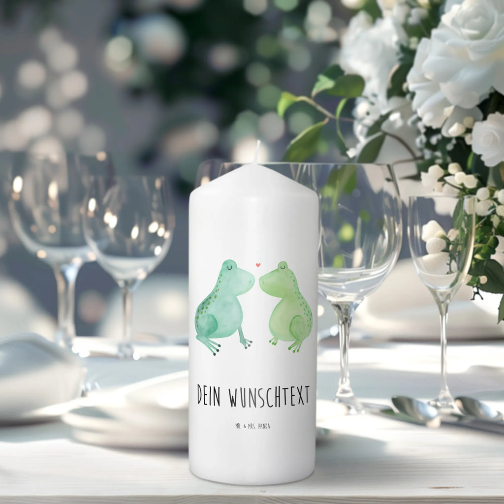 Personalised candle Frogs in love Bio-Kerze Mit Wunschname, Stearinkerze Mit Gravur, Streukerze Mit Namensdruck, Schwimmkerze Mit Namen, LED-Kerze Mit Wunschname, Handgemachte Kerze Mit Wunschname, Tafelkerze Mit Wunschname, Kerze Mit Namen, Kerze Mit Prägung Und Wunschname, Kerze Für Hochzeit Mit Namensgravur, Gastgeschenk Kerze Mit Namen, Blockkerze Mit Namensdruck, Kerzen-Set Mit Namensgravur, Stabkerze Mit Gravur, Kerze Mit Spruch Und Namen, Kommunionkerze Mit Namen, Adventskerze Mit Wunschname, Fair-Trade-Kerze Mit Namensgravur, Teelicht Mit Namensdruck, Laternenkerze Mit Namensdruck, Bienenwachskerze Mit Wunschname, Metall-Kerze Mit Namensgravur, Tischkerze Mit Namensdruck, Sojawachskerze Mit Namensdruck, Trauerkerze Mit Namen, Weihnachtskerze Mit Namensgravur, Personalisierte Kerze, Osterkerze Mit Namen, Firmungskerze Mit Wunschname, Andachtskerze Mit Namensgravur, Glas-Kerze Mit Wunschname, Taufekerze Mit Namensgravur, Gedenkkerze Mit Namen, Kerze Für Geburtstag Mit Wunschname, Grabkerze Mit Namensgravur, Gartenkerze Mit Namen, Stumpenkerze Mit Namensgravur, Holz-Kerze Mit Namen, Duftkerze Mit Namen, Votivkerze Mit Wunschname, Outdoor-Kerze Mit Namensgravur, Handgegossene Kerze Mit Namen, Liebe, Partner, Freund, Freundin, Ehemann, Ehefrau, Heiraten, Verlobung, Heiratsantrag, Liebesgeschenk, Jahrestag, Hocheitstag, Fröschchen, Froschkönig, Geschenk Freund, Geschenk Hochzeit, Verheiratet, Frosch, Liebesbeweis, Frösche, Geschenk Freundin, Verliebt, Verlobt, Hochzeitstag