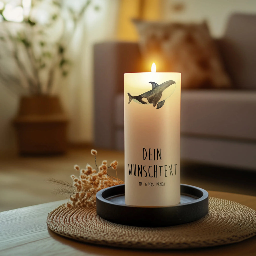 Personalised candle Orca Taufekerze Mit Namensgravur, Sojawachskerze Mit Namensdruck, Holz-Kerze Mit Namen, Laternenkerze Mit Namensdruck, Duftkerze Mit Namen, Handgegossene Kerze Mit Namen, Stearinkerze Mit Gravur, Kerze Mit Spruch Und Namen, LED-Kerze Mit Wunschname, Adventskerze Mit Wunschname, Metall-Kerze Mit Namensgravur, Grabkerze Mit Namensgravur, Gartenkerze Mit Namen, Kerze Mit Namen, Gedenkkerze Mit Namen, Trauerkerze Mit Namen, Fair-Trade-Kerze Mit Namensgravur, Blockkerze Mit Namensdruck, Tischkerze Mit Namensdruck, Handgemachte Kerze Mit Wunschname, Outdoor-Kerze Mit Namensgravur, Votivkerze Mit Wunschname, Osterkerze Mit Namen, Weihnachtskerze Mit Namensgravur, Gastgeschenk Kerze Mit Namen, Teelicht Mit Namensdruck, Stumpenkerze Mit Namensgravur, Kerze Für Geburtstag Mit Wunschname, Personalisierte Kerze, Firmungskerze Mit Wunschname, Kerze Für Hochzeit Mit Namensgravur, Bio-Kerze Mit Wunschname, Tafelkerze Mit Wunschname, Schwimmkerze Mit Namen, Andachtskerze Mit Namensgravur, Bienenwachskerze Mit Wunschname, Kerzen-Set Mit Namensgravur, Streukerze Mit Namensdruck, Kerze Mit Prägung Und Wunschname, Stabkerze Mit Gravur, Kommunionkerze Mit Namen, Glas-Kerze Mit Wunschname, Meerestiere, Meer, Urlaub, Selbstliebe, Startup, Orca, Orcas, Motivation, Wal, Büro, Arbeit, Killerwal, Neustart, Möglichkeiten