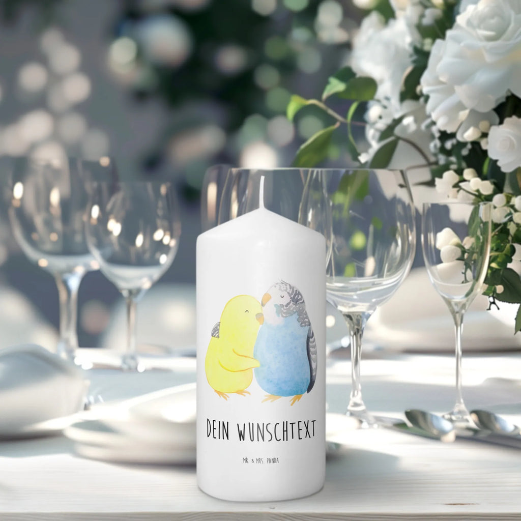 Personalisierte Kerze Wellensittich Liebe Glas-Kerze Mit Wunschname, Outdoor-Kerze Mit Namensgravur, Gastgeschenk Kerze Mit Namen, Kerzen-Set Mit Namensgravur, Trauerkerze Mit Namen, Personalisierte Kerze, Laternenkerze Mit Namensdruck, Kerze Für Hochzeit Mit Namensgravur, Metall-Kerze Mit Namensgravur, Sojawachskerze Mit Namensdruck, Kommunionkerze Mit Namen, Handgegossene Kerze Mit Namen, Bio-Kerze Mit Wunschname, Holz-Kerze Mit Namen, Stearinkerze Mit Gravur, Gedenkkerze Mit Namen, Blockkerze Mit Namensdruck, Stumpenkerze Mit Namensgravur, Osterkerze Mit Namen, Bienenwachskerze Mit Wunschname, Teelicht Mit Namensdruck, Gartenkerze Mit Namen, Duftkerze Mit Namen, Andachtskerze Mit Namensgravur, Schwimmkerze Mit Namen, Tafelkerze Mit Wunschname, Kerze Mit Namen, Taufekerze Mit Namensgravur, Fair-Trade-Kerze Mit Namensgravur, Stabkerze Mit Gravur, Tischkerze Mit Namensdruck, Weihnachtskerze Mit Namensgravur, Firmungskerze Mit Wunschname, Adventskerze Mit Wunschname, Kerze Für Geburtstag Mit Wunschname, Kerze Mit Spruch Und Namen, Handgemachte Kerze Mit Wunschname, Kerze Mit Prägung Und Wunschname, Votivkerze Mit Wunschname, LED-Kerze Mit Wunschname, Grabkerze Mit Namensgravur, Streukerze Mit Namensdruck, Liebe, Partner, Freund, Freundin, Ehemann, Ehefrau, Heiraten, Verlobung, Heiratsantrag, Liebesgeschenk, Jahrestag, Hocheitstag, Wellensittich, Kuscheln, Vögel, Nähe, Vertrauen