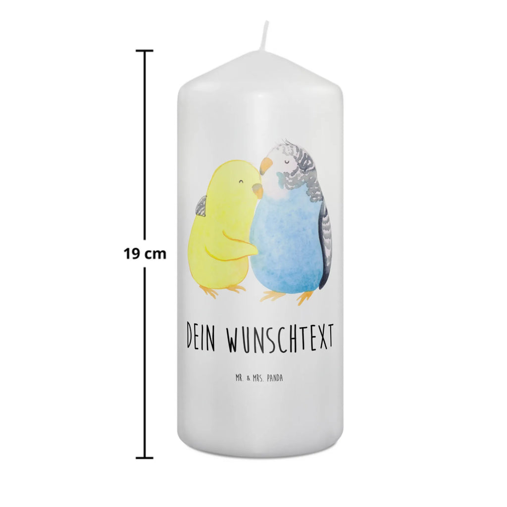 Personalisierte Kerze Wellensittich Liebe Glas-Kerze Mit Wunschname, Outdoor-Kerze Mit Namensgravur, Gastgeschenk Kerze Mit Namen, Kerzen-Set Mit Namensgravur, Trauerkerze Mit Namen, Personalisierte Kerze, Laternenkerze Mit Namensdruck, Kerze Für Hochzeit Mit Namensgravur, Metall-Kerze Mit Namensgravur, Sojawachskerze Mit Namensdruck, Kommunionkerze Mit Namen, Handgegossene Kerze Mit Namen, Bio-Kerze Mit Wunschname, Holz-Kerze Mit Namen, Stearinkerze Mit Gravur, Gedenkkerze Mit Namen, Blockkerze Mit Namensdruck, Stumpenkerze Mit Namensgravur, Osterkerze Mit Namen, Bienenwachskerze Mit Wunschname, Teelicht Mit Namensdruck, Gartenkerze Mit Namen, Duftkerze Mit Namen, Andachtskerze Mit Namensgravur, Schwimmkerze Mit Namen, Tafelkerze Mit Wunschname, Kerze Mit Namen, Taufekerze Mit Namensgravur, Fair-Trade-Kerze Mit Namensgravur, Stabkerze Mit Gravur, Tischkerze Mit Namensdruck, Weihnachtskerze Mit Namensgravur, Firmungskerze Mit Wunschname, Adventskerze Mit Wunschname, Kerze Für Geburtstag Mit Wunschname, Kerze Mit Spruch Und Namen, Handgemachte Kerze Mit Wunschname, Kerze Mit Prägung Und Wunschname, Votivkerze Mit Wunschname, LED-Kerze Mit Wunschname, Grabkerze Mit Namensgravur, Streukerze Mit Namensdruck, Liebe, Partner, Freund, Freundin, Ehemann, Ehefrau, Heiraten, Verlobung, Heiratsantrag, Liebesgeschenk, Jahrestag, Hocheitstag, Wellensittich, Kuscheln, Vögel, Nähe, Vertrauen