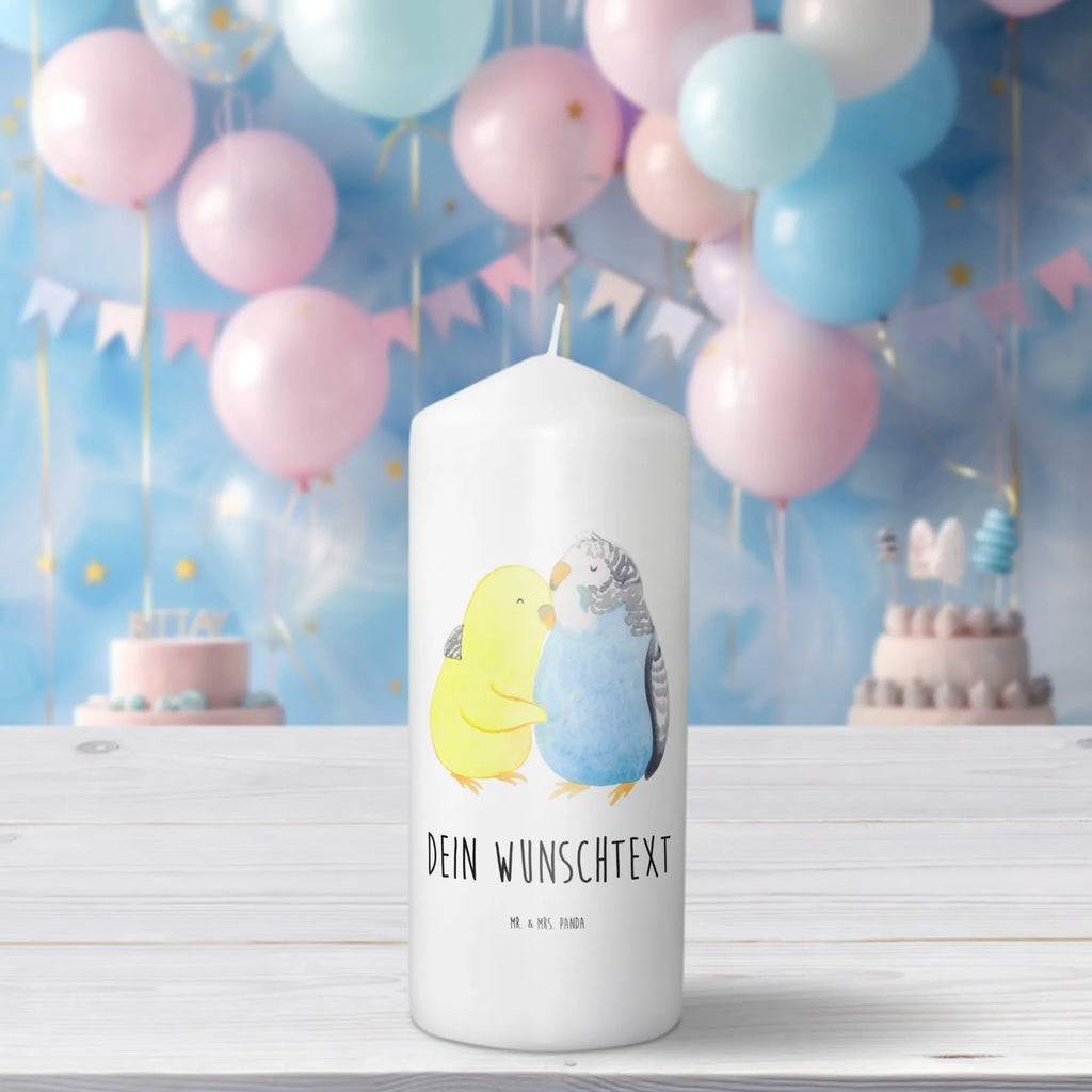 Personalisierte Kerze Wellensittich Liebe Glas-Kerze Mit Wunschname, Outdoor-Kerze Mit Namensgravur, Gastgeschenk Kerze Mit Namen, Kerzen-Set Mit Namensgravur, Trauerkerze Mit Namen, Personalisierte Kerze, Laternenkerze Mit Namensdruck, Kerze Für Hochzeit Mit Namensgravur, Metall-Kerze Mit Namensgravur, Sojawachskerze Mit Namensdruck, Kommunionkerze Mit Namen, Handgegossene Kerze Mit Namen, Bio-Kerze Mit Wunschname, Holz-Kerze Mit Namen, Stearinkerze Mit Gravur, Gedenkkerze Mit Namen, Blockkerze Mit Namensdruck, Stumpenkerze Mit Namensgravur, Osterkerze Mit Namen, Bienenwachskerze Mit Wunschname, Teelicht Mit Namensdruck, Gartenkerze Mit Namen, Duftkerze Mit Namen, Andachtskerze Mit Namensgravur, Schwimmkerze Mit Namen, Tafelkerze Mit Wunschname, Kerze Mit Namen, Taufekerze Mit Namensgravur, Fair-Trade-Kerze Mit Namensgravur, Stabkerze Mit Gravur, Tischkerze Mit Namensdruck, Weihnachtskerze Mit Namensgravur, Firmungskerze Mit Wunschname, Adventskerze Mit Wunschname, Kerze Für Geburtstag Mit Wunschname, Kerze Mit Spruch Und Namen, Handgemachte Kerze Mit Wunschname, Kerze Mit Prägung Und Wunschname, Votivkerze Mit Wunschname, LED-Kerze Mit Wunschname, Grabkerze Mit Namensgravur, Streukerze Mit Namensdruck, Liebe, Partner, Freund, Freundin, Ehemann, Ehefrau, Heiraten, Verlobung, Heiratsantrag, Liebesgeschenk, Jahrestag, Hocheitstag, Wellensittich, Kuscheln, Vögel, Nähe, Vertrauen