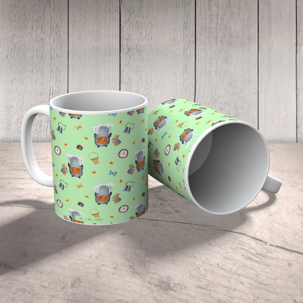 Mug Penguin & Mouse Hiker Tasse, Kaffeetasse, Teetasse, Becher, Kaffeebecher, Teebecher, Keramiktasse, Porzellantasse, Büro Tasse, Geschenk Tasse, Tasse Sprüche, Tasse Motive, Kaffeetassen, Tasse bedrucken, Designer Tasse, Cappuccino Tassen, Schöne Teetassen, Pinguin, Pinguine, Abenteurer, Abenteuer, Roadtrip, Ausflug, Wanderlust, wandern