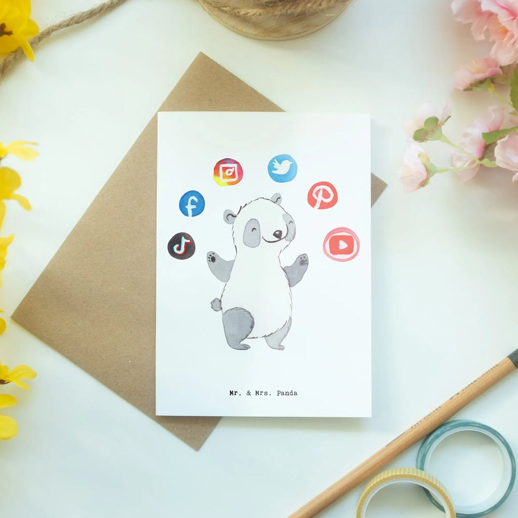 Grußkarte Social Media Manager Herz Klappkarte, Glückwunschkarte, Grußkarte, Hochzeitskarte, Karte, Ansichtskarten, Einladungskarte, Geburtstagskarte, Beruf, Ausbildung, Jubiläum, Abschied, Rente, Kollege, Kollegin, Geschenk, Schenken, Arbeitskollege, Mitarbeiter, Firma, Danke, Dankeschön