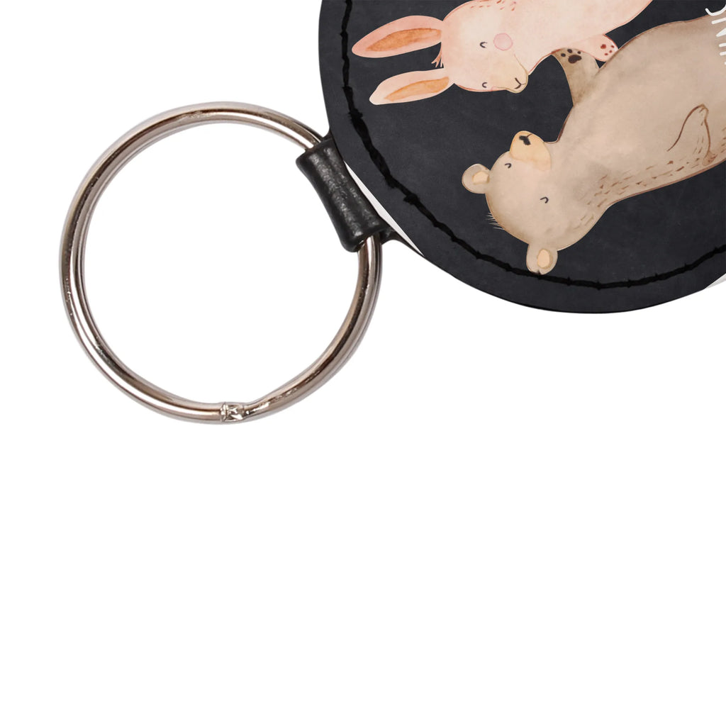 Personalisierter Schlüsselanhänger Bär und Hase Umarmen Schlüsselanhänger Aus Leder Mit Gravur, Schlüsselanhänger Liebevoll Gestaltet, Schlüsselanhänger Mit Botschaft, Schlüsselanhänger Für Haus Mit Gravur, Filz Schlüsselanhänger Mit Text, Partner Schlüsselanhänger Personalisiert, Handgemachter Schlüsselanhänger Mit Wunschtext, Schlüsselanhänger Individuell, Schlüsselanhänger Bedruckt, Schlüsselanhänger Mit Text, Schlüsselanhänger Mit Initialen, Metall Schlüsselanhänger Mit Namen, Schlüsselanhänger Modern Mit Namen, Schlüsselanhänger Geschenk Personalisiert, Schlüsselanhänger Für Männer Mit Gravur, Schlüsselanhänger Mit Wunschtext, Schlüsselanhänger Vintage Mit Gravur, Schlüsselanhänger Für Auto Mit Wunschtext, Schlüsselanhänger Mit Widmung, Schlüsselanhänger Selbst Gestalten, Schlüsselanhänger Für Kinder Mit Namen, Schlüsselanhänger Mit Herz Und Gravur, Schlüsselanhänger Mit Datum, Personalisierter Schlüsselanhänger, Schlüsselanhänger Für Paare Mit Wunschtext, Schlüsselanhänger Mit Koordinaten, Freundschafts Schlüsselanhänger Mit Namen, Schlüsselanhänger Für Frauen Mit Wunschtext, Schlüsselanhänger Aus Holz Mit Wunschtext, Freundin, Freund, Liebe, Liebesgeschenk, Jahrestag, Verlobung, Partner, Ehemann, Ehefrau, Heiraten, Heiratsantrag, Hocheitstag, Best Friends, Bärchen, Bär, Hase, Bester Freund, Freunde