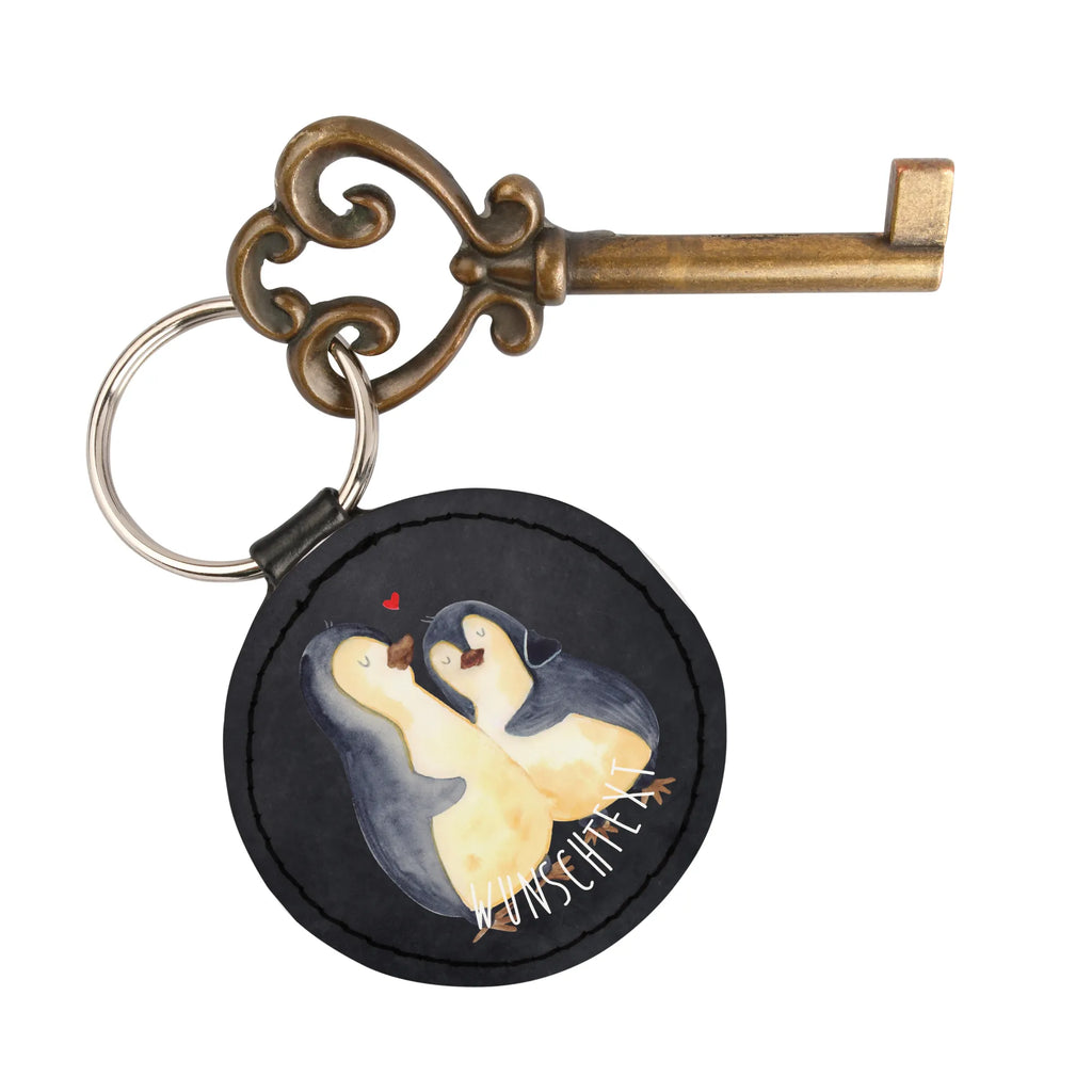 Personalisierter Schlüsselanhänger Pinguin umarmend Schlüsselanhänger Vintage Mit Gravur, Schlüsselanhänger Mit Initialen, Metall Schlüsselanhänger Mit Namen, Schlüsselanhänger Geschenk Personalisiert, Schlüsselanhänger Mit Gravur, Schlüsselanhänger Modern Mit Namen, Schlüsselanhänger Mit Spruch, Freundschafts Schlüsselanhänger Mit Namen, Schlüsselanhänger Individuell, Schlüsselanhänger Bedruckt, Schlüsselanhänger Mit Koordinaten, Handgemachter Schlüsselanhänger Mit Wunschtext, Filz Schlüsselanhänger Mit Text, Schlüsselanhänger Für Auto Mit Wunschtext, Schlüsselanhänger Mit Datum, Schlüsselanhänger Mit Botschaft, Schlüsselanhänger Mit Wunschtext, Schlüsselanhänger Selbst Gestalten, Schlüsselanhänger Aus Holz Mit Wunschtext, Schlüsselanhänger Mit Widmung, Schlüsselanhänger Für Haus Mit Gravur, Schlüsselanhänger Mit Herz Und Gravur, Schlüsselanhänger Für Männer Mit Gravur, Partner Schlüsselanhänger Personalisiert, Schlüsselanhänger Mit Namen, Schlüsselanhänger Für Paare Mit Wunschtext, Schlüsselanhänger Für Frauen Mit Wunschtext, Schlüsselanhänger Aus Leder Mit Gravur, Schlüsselanhänger Mit Text, Schlüsselanhänger Liebevoll Gestaltet, Schlüsselanhänger Für Kinder Mit Namen, Personalisierter Schlüsselanhänger, Pinguin, Liebesbeweis, Liebe, Hochzeitsgeschenk, Verlobung, Liebesgeschenk, Hochzeitstag, Liebespaar, Hochzeit, Jahrestag