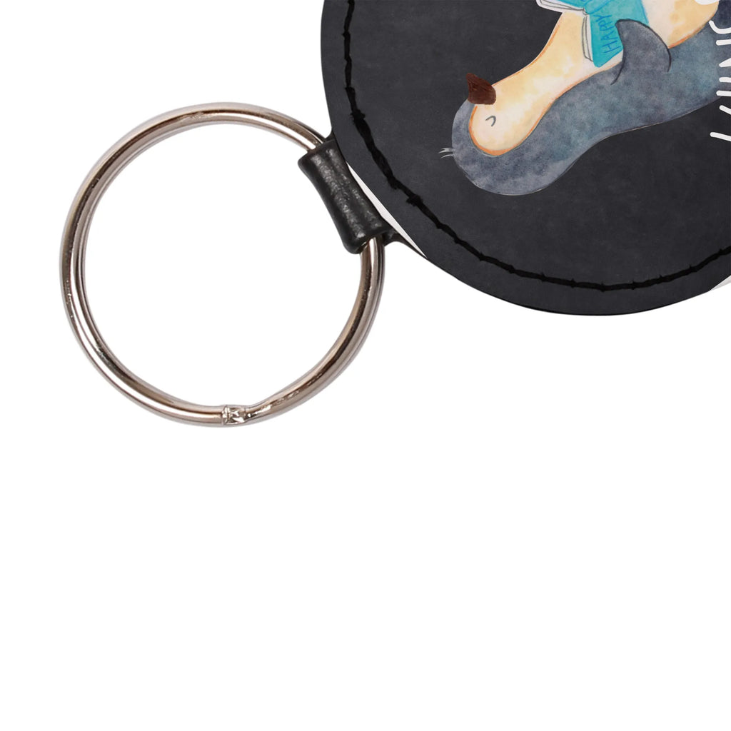 Personalised key ring Penguin A book Schlüsselanhänger Für Männer Mit Gravur, Schlüsselanhänger Liebevoll Gestaltet, Schlüsselanhänger Mit Widmung, Schlüsselanhänger Individuell, Partner Schlüsselanhänger Personalisiert, Personalisierter Schlüsselanhänger, Filz Schlüsselanhänger Mit Text, Schlüsselanhänger Für Paare Mit Wunschtext, Freundschafts Schlüsselanhänger Mit Namen, Schlüsselanhänger Für Frauen Mit Wunschtext, Schlüsselanhänger Mit Koordinaten, Schlüsselanhänger Geschenk Personalisiert, Schlüsselanhänger Mit Datum, Schlüsselanhänger Für Kinder Mit Namen, Schlüsselanhänger Für Haus Mit Gravur, Handgemachter Schlüsselanhänger Mit Wunschtext, Schlüsselanhänger Mit Wunschtext, Schlüsselanhänger Bedruckt, Metall Schlüsselanhänger Mit Namen, Schlüsselanhänger Mit Herz Und Gravur, Schlüsselanhänger Aus Holz Mit Wunschtext, Schlüsselanhänger Mit Initialen, Schlüsselanhänger Aus Leder Mit Gravur, Schlüsselanhänger Mit Text, Schlüsselanhänger Für Auto Mit Wunschtext, Schlüsselanhänger Mit Botschaft, Schlüsselanhänger Selbst Gestalten, Schlüsselanhänger Modern Mit Namen, Schlüsselanhänger Vintage Mit Gravur, Pinguin, Pinguine, Urlaub, Buch, Ferien, Bücherwurm, Faulenzen, Lesen, Freizeit, Nichtstun