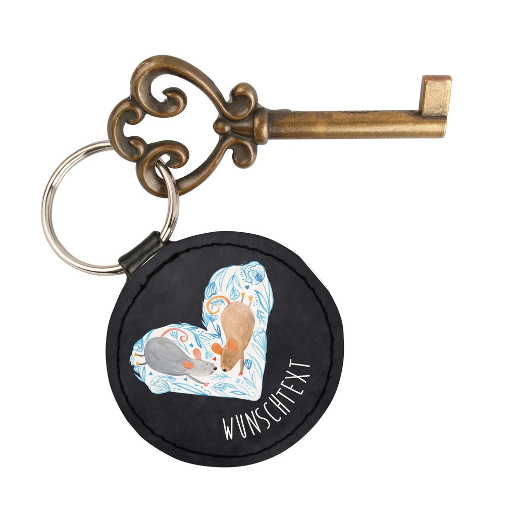 Personalisierter Schlüsselanhänger Mäuse Herz Schlüsselanhänger Für Paare Mit Wunschtext, Metall Schlüsselanhänger Mit Namen, Schlüsselanhänger Mit Text, Freundschafts Schlüsselanhänger Mit Namen, Schlüsselanhänger Modern Mit Namen, Schlüsselanhänger Für Frauen Mit Wunschtext, Schlüsselanhänger Für Kinder Mit Namen, Schlüsselanhänger Mit Botschaft, Schlüsselanhänger Aus Holz Mit Wunschtext, Schlüsselanhänger Mit Herz Und Gravur, Schlüsselanhänger Mit Widmung, Schlüsselanhänger Selbst Gestalten, Personalisierter Schlüsselanhänger, Schlüsselanhänger Vintage Mit Gravur, Schlüsselanhänger Geschenk Personalisiert, Schlüsselanhänger Aus Leder Mit Gravur, Schlüsselanhänger Liebevoll Gestaltet, Handgemachter Schlüsselanhänger Mit Wunschtext, Schlüsselanhänger Für Haus Mit Gravur, Schlüsselanhänger Für Auto Mit Wunschtext, Schlüsselanhänger Mit Datum, Schlüsselanhänger Mit Initialen, Schlüsselanhänger Individuell, Filz Schlüsselanhänger Mit Text, Partner Schlüsselanhänger Personalisiert, Schlüsselanhänger Bedruckt, Schlüsselanhänger Mit Koordinaten, Schlüsselanhänger Für Männer Mit Gravur, Schlüsselanhänger Mit Wunschtext, Freundin, Freund, Liebe, Liebesgeschenk, Jahrestag, Verlobung, Partner, Ehemann, Ehefrau, Heiraten, Heiratsantrag, Hocheitstag, Love, Maus, Liebesbeweis, Gemeinsamkeit, Mäuse, Lieblingsmensch, Liebesbotschaft, Hochzeit, Geschenk für Zwei