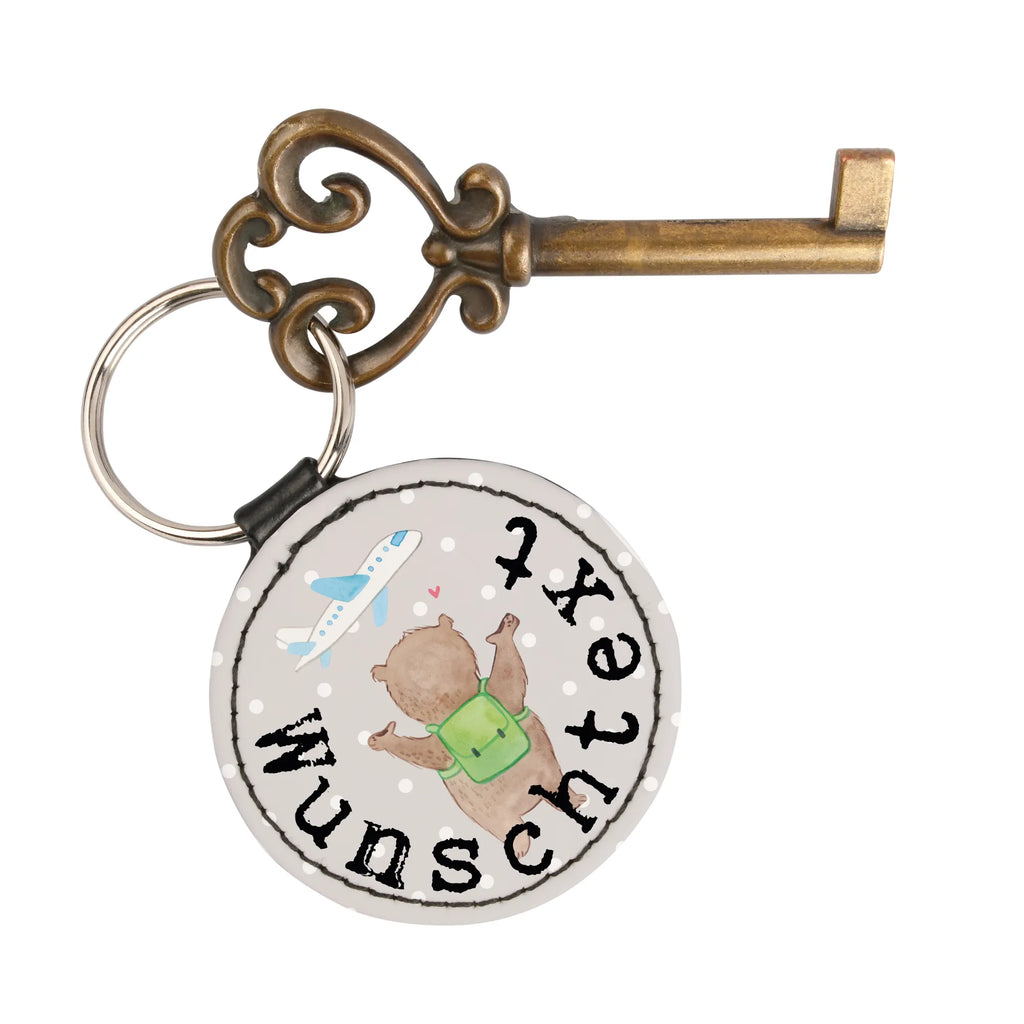 Personalisierter Schlüsselanhänger Bär Reisen Handgemachter Schlüsselanhänger Mit Wunschtext, Schlüsselanhänger Mit Wunschtext, Schlüsselanhänger Mit Widmung, Schlüsselanhänger Vintage Mit Gravur, Schlüsselanhänger Selbst Gestalten, Schlüsselanhänger Für Männer Mit Gravur, Schlüsselanhänger Mit Namen, Schlüsselanhänger Für Kinder Mit Namen, Schlüsselanhänger Liebevoll Gestaltet, Schlüsselanhänger Bedruckt, Schlüsselanhänger Individuell, Partner Schlüsselanhänger Personalisiert, Filz Schlüsselanhänger Mit Text, Schlüsselanhänger Mit Gravur, Schlüsselanhänger Mit Text, Schlüsselanhänger Für Haus Mit Gravur, Schlüsselanhänger Für Paare Mit Wunschtext, Schlüsselanhänger Mit Herz Und Gravur, Schlüsselanhänger Für Frauen Mit Wunschtext, Schlüsselanhänger Für Auto Mit Wunschtext, Schlüsselanhänger Mit Botschaft, Freundschafts Schlüsselanhänger Mit Namen, Schlüsselanhänger Mit Initialen, Schlüsselanhänger Mit Spruch, Schlüsselanhänger Mit Datum, Metall Schlüsselanhänger Mit Namen, Schlüsselanhänger Aus Leder Mit Gravur, Schlüsselanhänger Mit Koordinaten, Schlüsselanhänger Modern Mit Namen, Schlüsselanhänger Geschenk Personalisiert, Schlüsselanhänger Aus Holz Mit Wunschtext, Personalisierter Schlüsselanhänger, Geschenk, Sport, Sportart, Hobby, Schenken, Danke, Dankeschön, Auszeichnung, Gewinn, Sportler, Urlaube, Reisebüro, Weltreise, Reiseveranstalter, Austauschjahr, Urlaub, Reisegruppe, Schüleraustausch, Auslandsjahr, Reisen