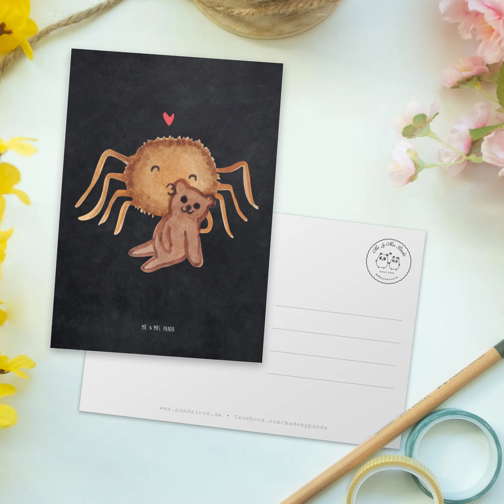 Postkarte Spinne Agathe Teddy Einladungskarten Geburtstag, Grußkarte, Einladung, Postkarte, Karte, Geschenkkarte, Geburtstagskarte, Ansichtskarte, Ansichtskarten, Einladungskarte, Einladung Geburtstag, Dankeskarte, Spinne Agathe, Spinne, Agathe, Videos, Merchandise, Teddy, Liebesgeschenk, Verliebt, Liebesbeweis, Miteinander, Freundschaft, Dankeschön, Treue