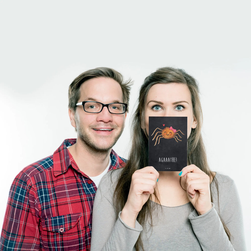 Postcard Spider Agathe Joy Postkarte, Designkarte, bildkarte, spruchkarte, Kunstkarten, Postkarten, Ansichtskarten, einzelkarte, Fotokarte, kunstkarte, Grußkarte, Ansichtskarte, Motivkarte, Agathe, Videos, Merchandise, Spinne Agathe, Spinne, Viraler Hit, Trend, Viral, Beliebte Spinne