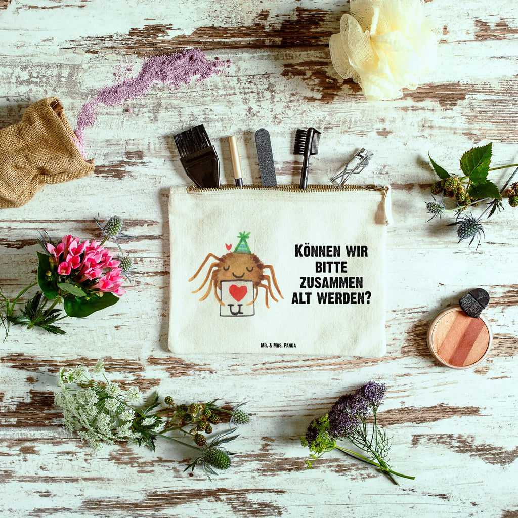 torebka na makijaż Pająk Agata list pencil case, Mäppchen, Kulturbeutel, Waschtasche, Waschbeutel, toiletry bag, Schminktäschchen, kosmetiktäschchen, aufbewahrungstasche, beauty tasche, Federmappe, utensilientasche, Schlampermäppchen, beauty case, Kosmetikbeutel, aufbewahrungsbeutel, Stiftemäppchen, Schminkbeutel, pinsel tasche, Schminktasche, Kosmetiktasche, Kulturtasche, Etui, Videos, Agathe, Spinne Agathe, Merchandise, Spinne, Ich Liebe Dich, Treuebeweis, Verliebt, Liebesbeweis, Liebespaar, Liebesgeschenk, Treuetest, Heiratsantrag