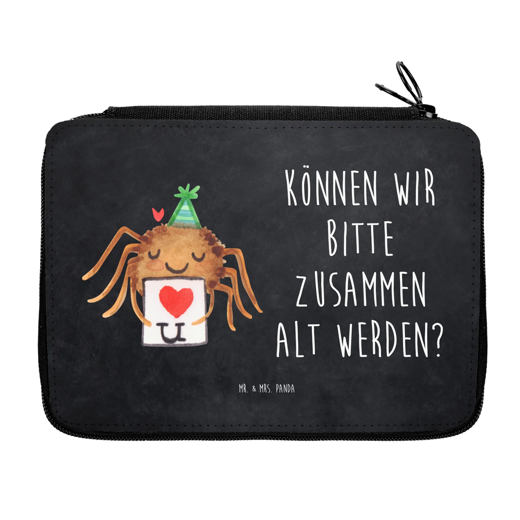 Federmappe Spinne Agathe Brief Schülerin, Stifte Etui, Schüler, Schule, Grundschule, Federmappe, Kinder Federmappe, Kind, Federmäppchen, Geschenk, Büro Stifte Etui, Motiv, Federmäppchen bedruckt, Stiftetasche, Einschulung, Stifterolle, Bestückte Federmappe, Federmappe Einschulung, Spinne Agathe, Spinne, Agathe, Videos, Merchandise, Heiratsantrag, Liebespaar, Liebesgeschenk, Liebesbeweis, Ich Liebe dich, Verliebt, Treuebeweis, Treuetest