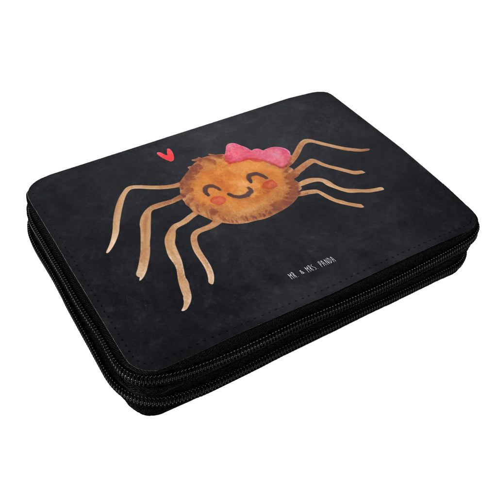 Leather folder Spider Agathe Joy Stifte Etui, Schreibmappe, Mäppchen, Schüleretui, Buntstiftmäppchen, Federmappe Set, Buntstiftetui, Schuletui, Federtasche, Malmappe, Schlampermäppchen, Bleistift Etui, Farbstiftetui, Zeichenetui, Federmäppchen, Stifteetui, Schulmäppchen, Stiftemappe, Stiftebeutel, Etui für Stifte, Stiftetasche, Bleistiftetui, Schreibetui, Spinne Agathe, Agathe, Videos, Merchandise, Spinne, Viral, Trend, Beliebte Spinne, Viraler Hit