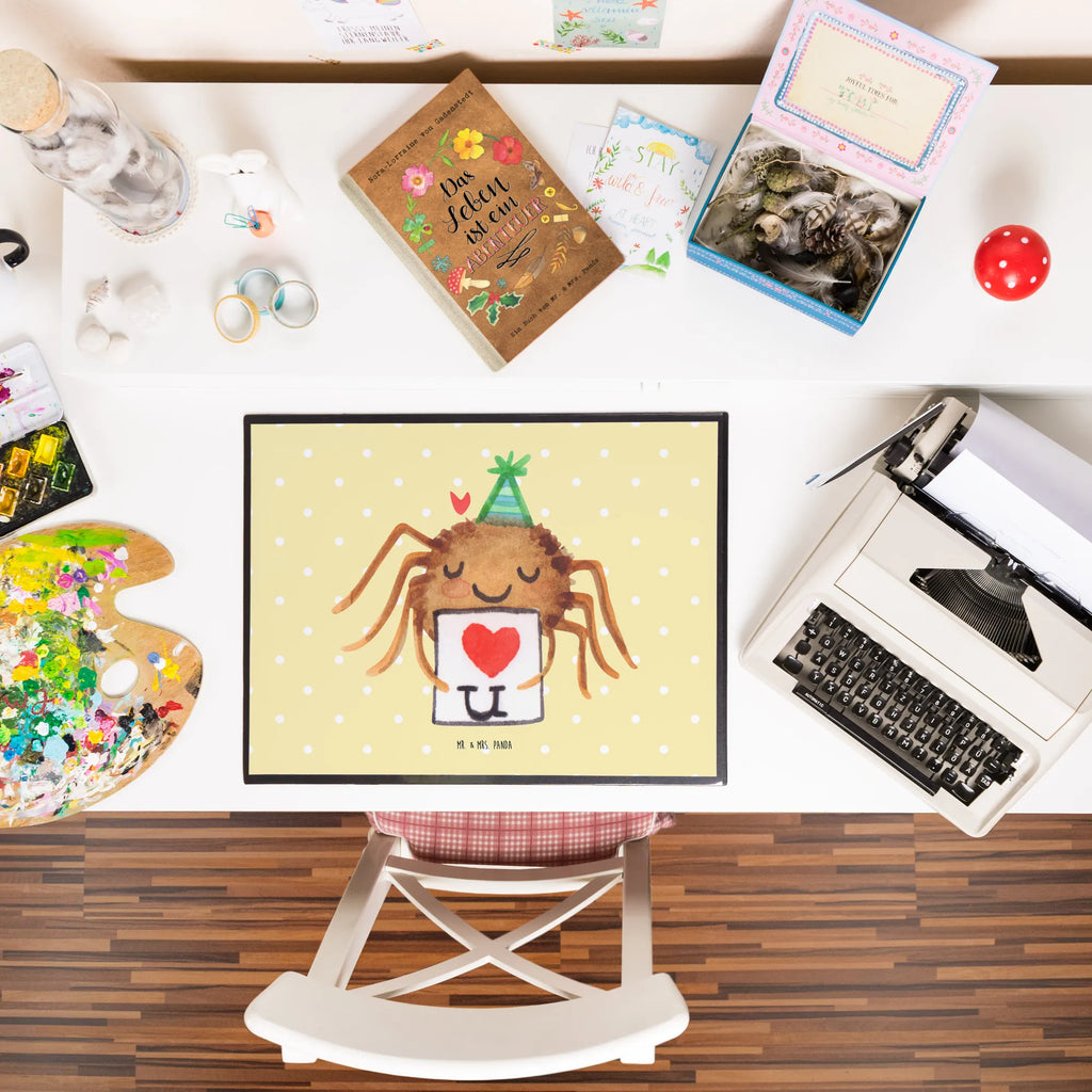 Schreibtischunterlage Spinne Agathe Brief arbeitsunterlage, pultunterlage, tischpad, arbeitsmatte, Schreibtisch Matte, schreibtischunterlage, tischauflage, schreibtischunterlagen, tischpads, tischauflagen, schreibmatte, schreibauflagen, Schreibunterlage, schreibtischmatte, Tischunterlage, schreibauflage, Schreibtischauflage, Schreibtisch Unterlagen, tischmatten, tischmatte, schreibtischauflagen, Spinne Agathe, Spinne, Agathe, Videos, Merchandise, Treuetest, Liebespaar, Liebesgeschenk, Verliebt, Heiratsantrag, Treuebeweis, Ich Liebe Dich, Liebesbeweis