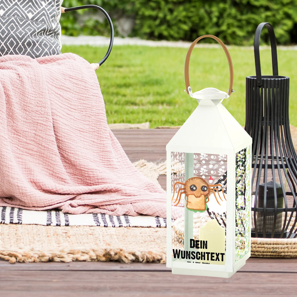 Personalisierte Deko Laterne Spinne Agathe Sandwich Laterne Mit Sternenmuster Und Namen, Personalisierte Deko Laterne, Laterne Mit Griff Und Wunschname, Gartenlaterne Personalisiert, Maritim-Laterne Mit Wunschname, Dekolaterne Mit Wunschname, Terrasse-Laterne Mit Wunschnamen, Landhausstil-Laterne Mit Namen, Minimalistische Laterne Mit Namen, Spiegelglas-Laterne Mit Namensdruck, Windlichtlaterne Mit Namensgravur, Laternen-Set Personalisiert, Metalllaterne Mit Namen, Motivlaterne Mit Namensgravur, Kleine Laterne Mit Namensdruck, Klassische Laterne Mit Namensgravur, Laternenwindlicht Mit Namen, Teelichthalter Laterne Mit Wunschname, Vintage-Laterne Personalisiert, LED-Laterne Mit Namensgravur, Stellbare Laterne Mit Namen, Moderne Laterne Mit Namen, Hängelaterne Deko Mit Namen, Wetterfeste Laterne Mit Wunschname, Glaslaterne Mit Wunschname, Laterne Mit Blumenmotiv Und Wunschname, Beleuchtete Laterne Mit Namen, Outdoor-Laterne Mit Wunschname, Lichterkettenlaterne Mit Namen, Pastellfarbene Laterne Mit Namensdruck, Shabby-Chic-Laterne Mit Wunschname, Skandinavische Laterne Mit Namen, Romantische Laterne Mit Wunschname, Innenraum-Laterne Mit Namen, Holzlaterne Mit Namensdruck, Deko Laterne Mit Namen, Hängelaterne Mit Namensgravur, Kerzenlaterne Mit Namensdruck, Weiße Laterne Mit Wunschname, Laterne Deko Mit Namen, Lichterlaterne Mit Wunschname, Orientalische Laterne Mit Namensdruck, Rustikale Laterne Mit Namensgravur, Tischlaterne Mit Wunschname, XXL-Laterne Mit Wunschname, Spinne Agathe, Spinne, Agathe, Videos, Merchandise, Alles wird gut, Verfressen, Glück, Hunger, Hungrig, Mut, Lebensfreude